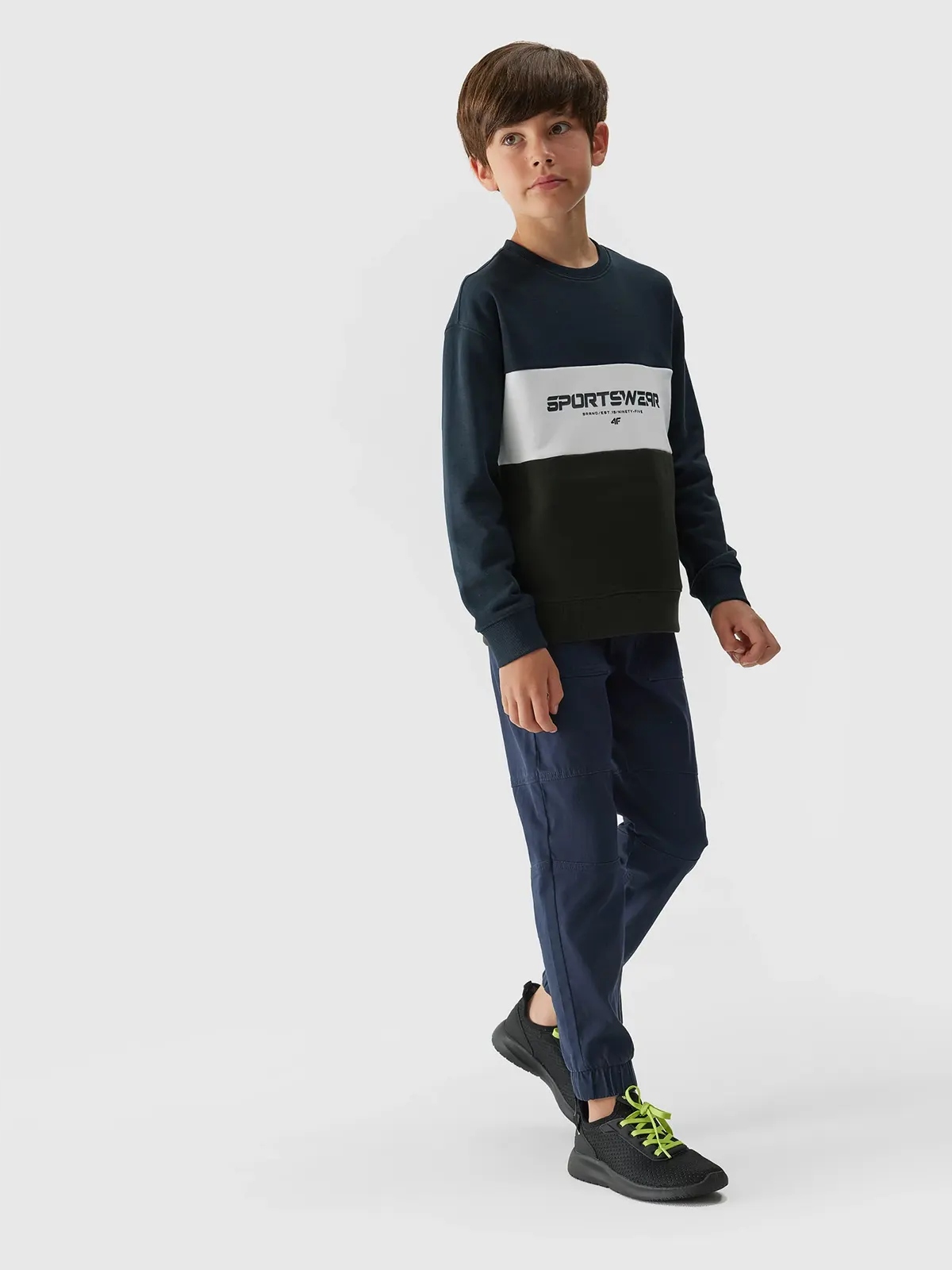 SPODNIE CHŁOPIĘCE 4F JUNIOR JOGGERY BAWEŁNA AW23M412 Odcień granatowy