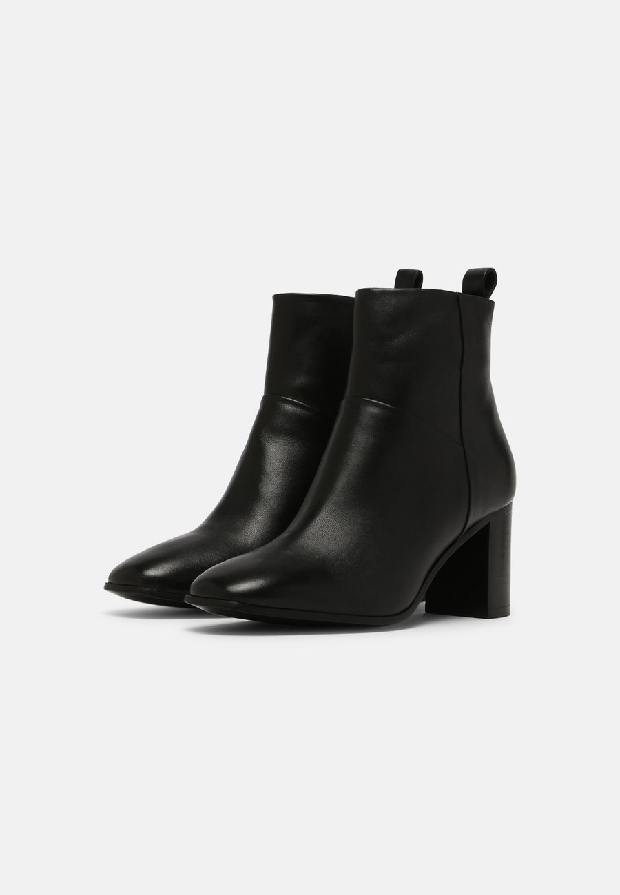 Levi's Delilah Kotníkové Boty Černé 40 14CA