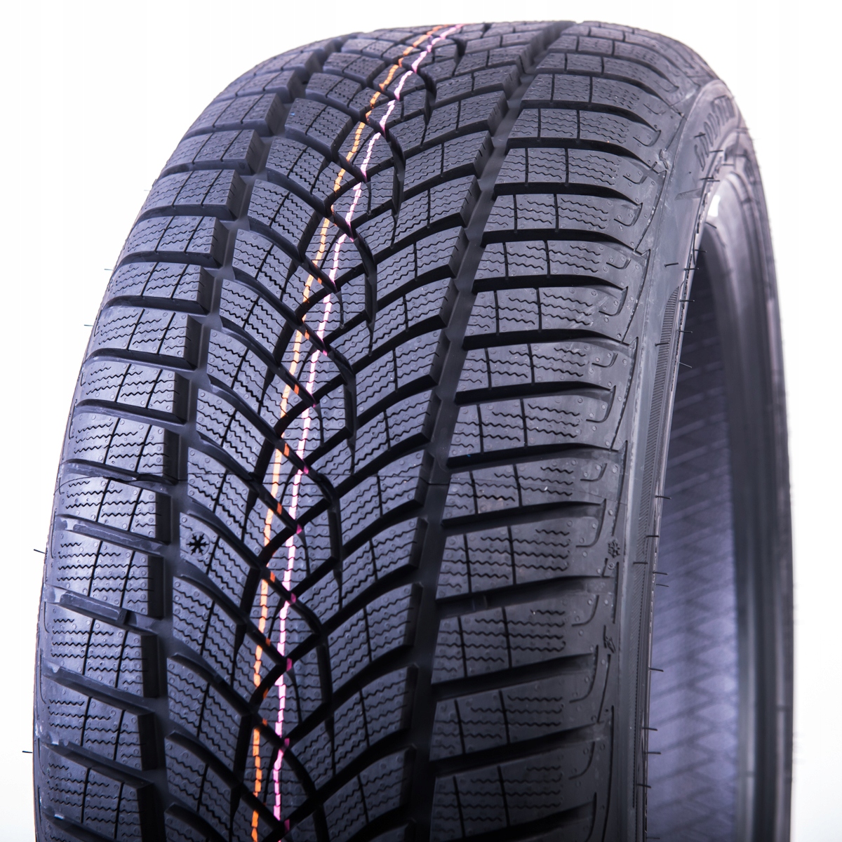 1x OPONA ZIMOWA 215/55R16 Goodyear UG PERF + 97H