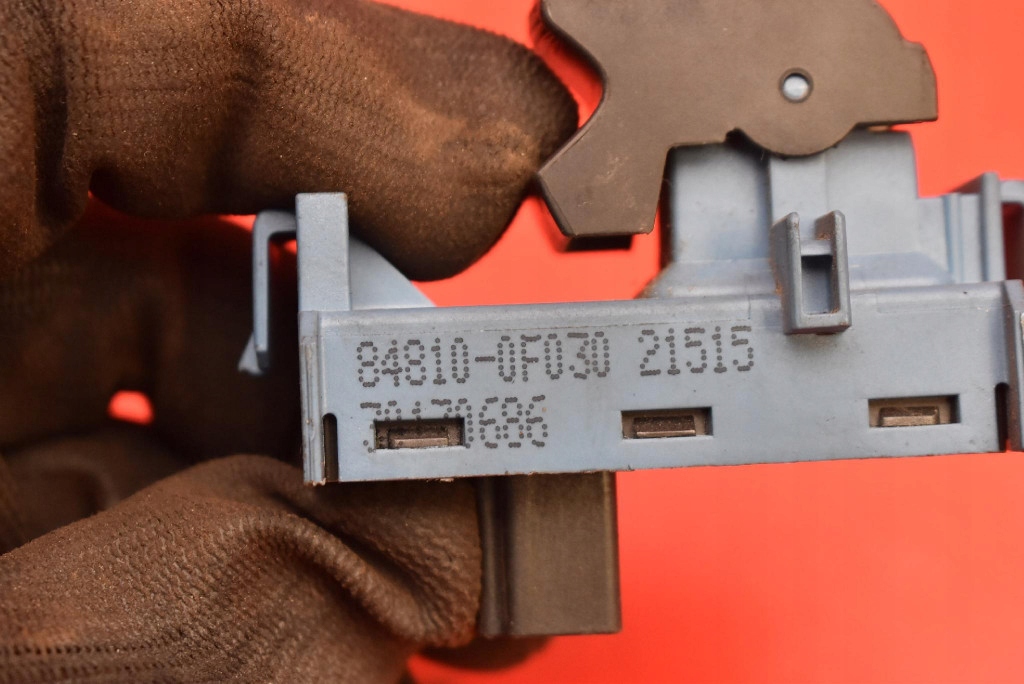 switch lifting windows right front 84810-0F030 TOYOTA VERSO LIFT 13-18