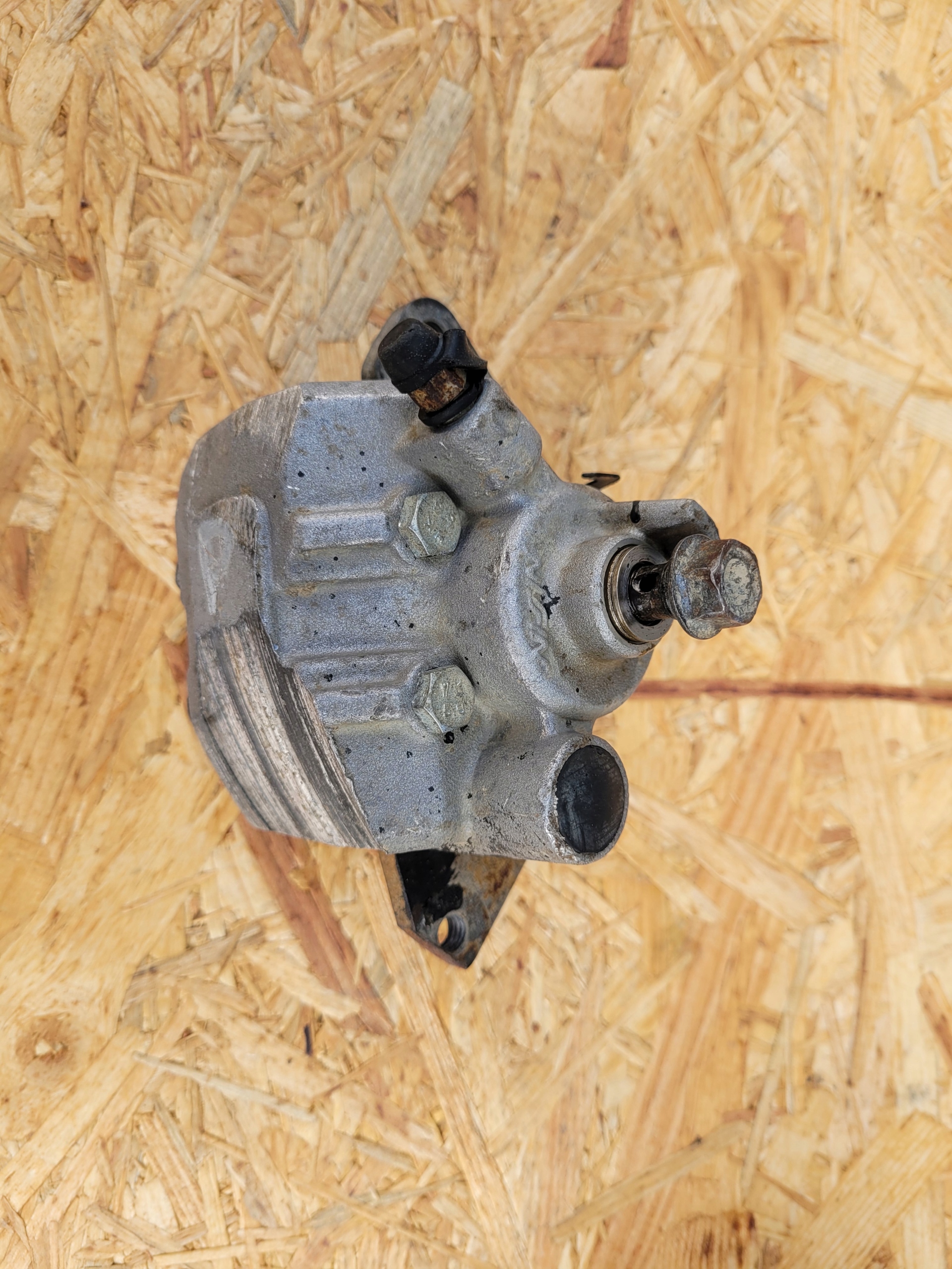 Honda trx 420 тормозной суппорт передний правый