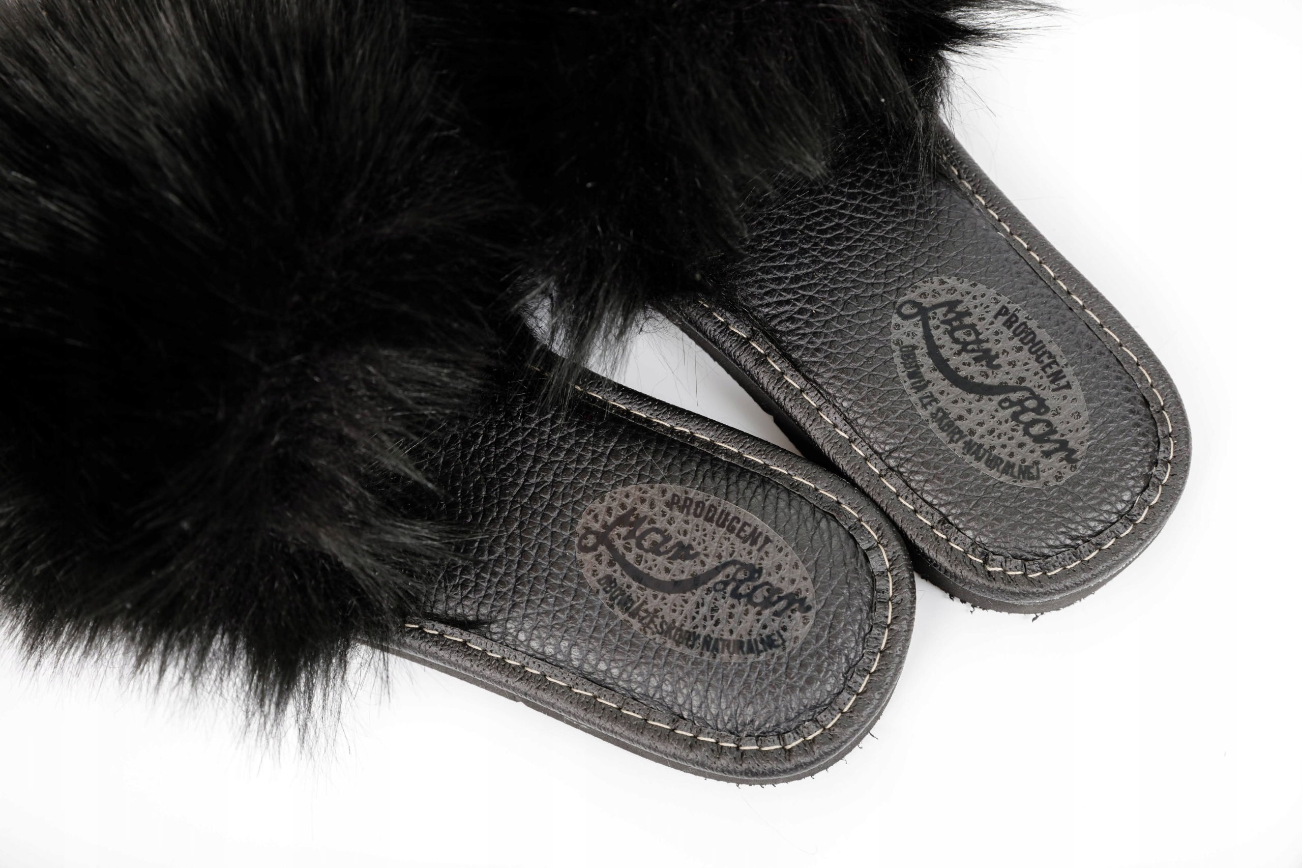 CZARNE KAPCIE DAMSKIE Z FUTERKIEM PUSZKI KLAPKI Marka inna