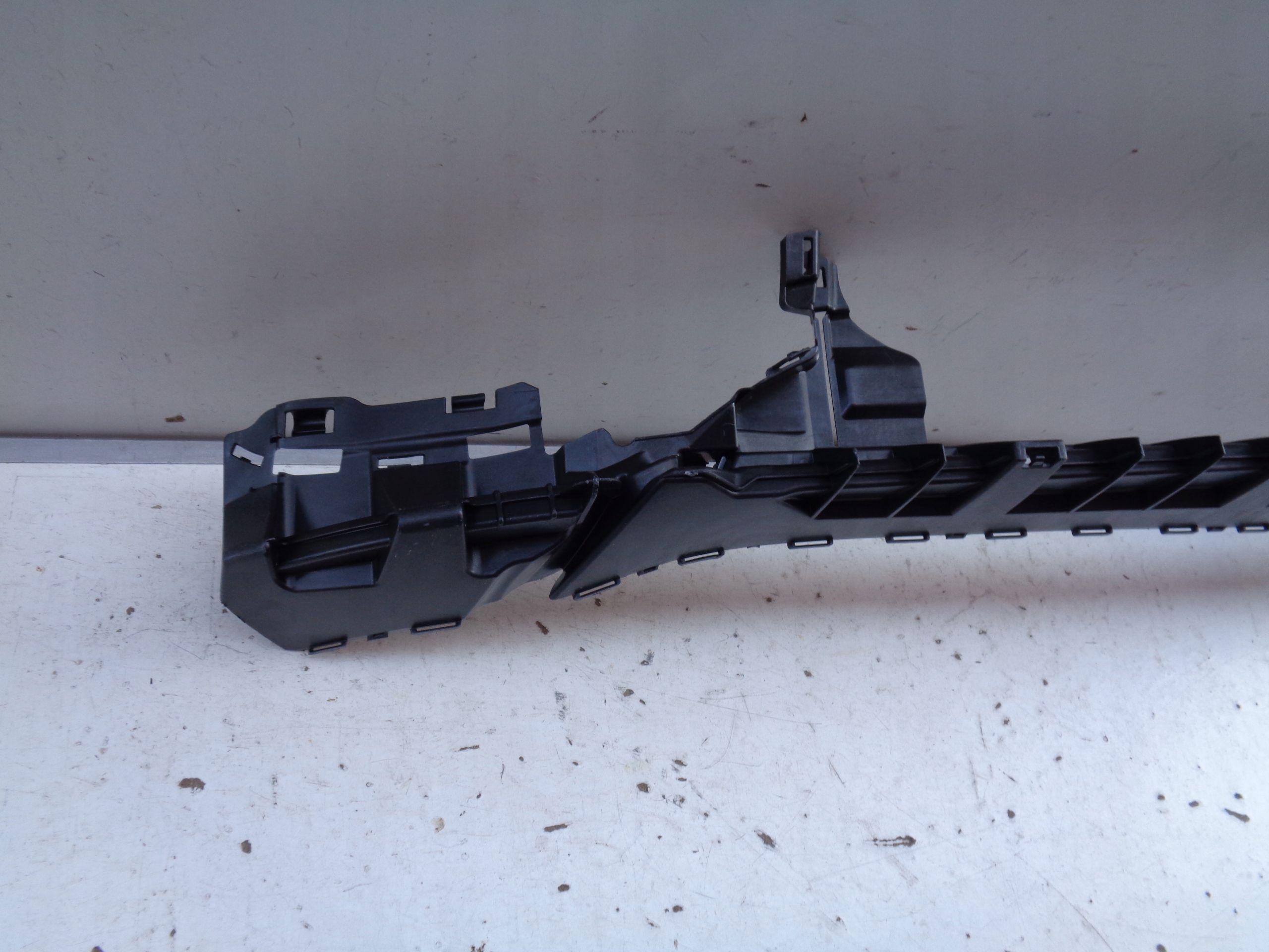 Traversa Paraurti inferiore MERCEDES C-KLASA W206 21