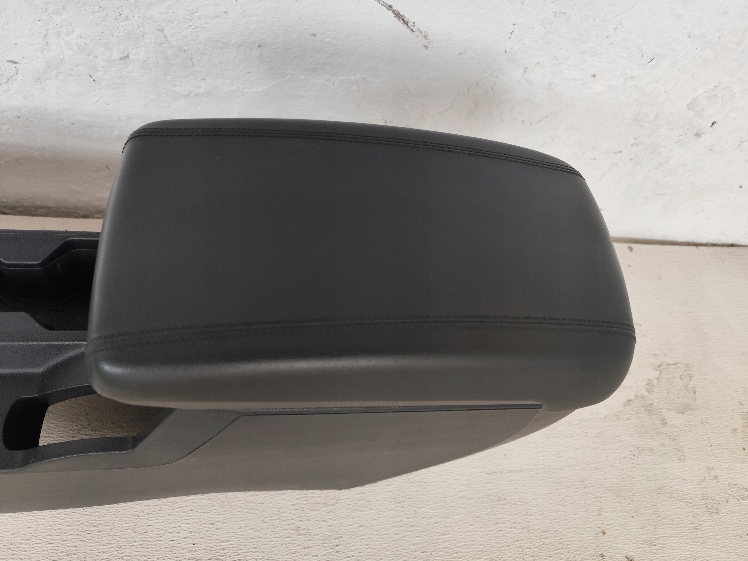 SSANGYONG TIVOLI 2016 TUNEL central armrest