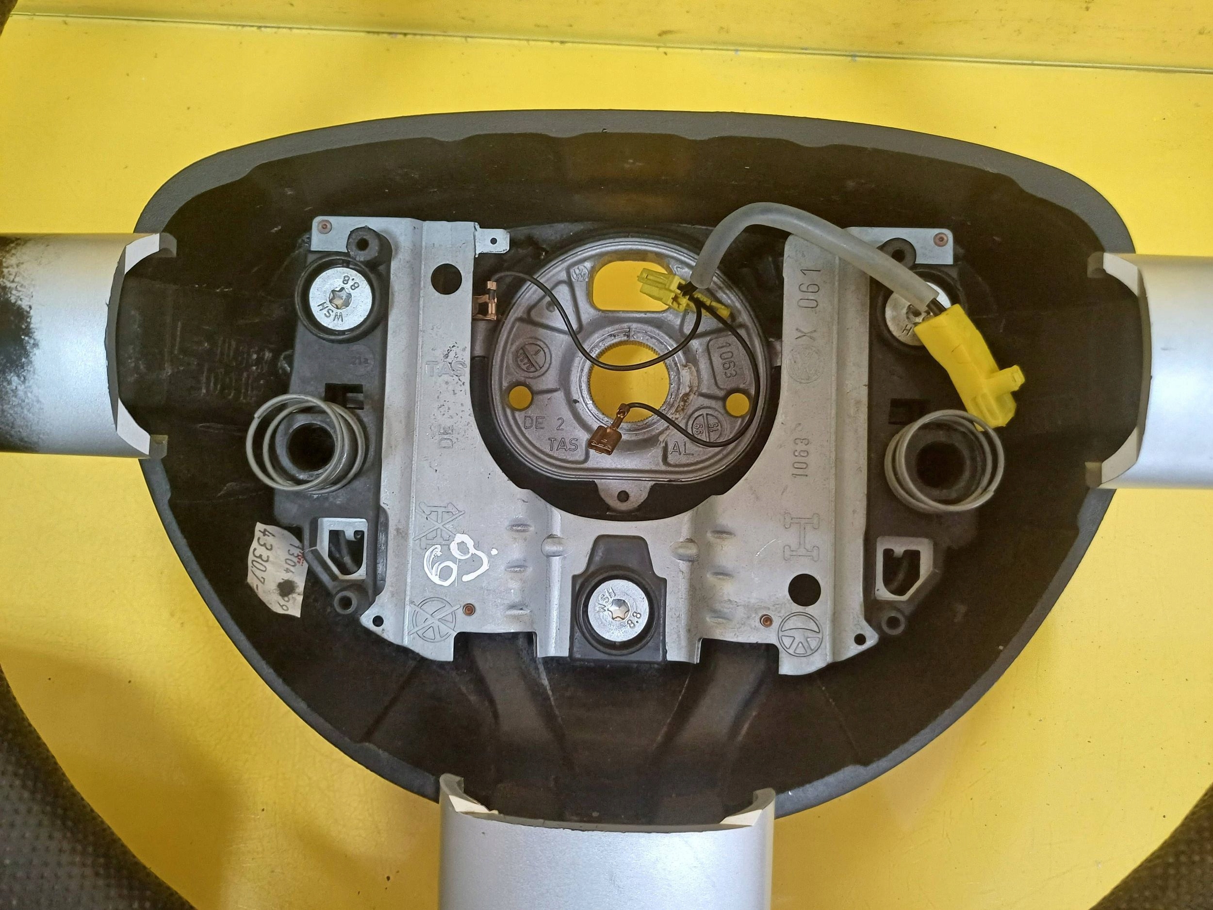 руль с vw NEW BEETLE 1C0419091M NR69