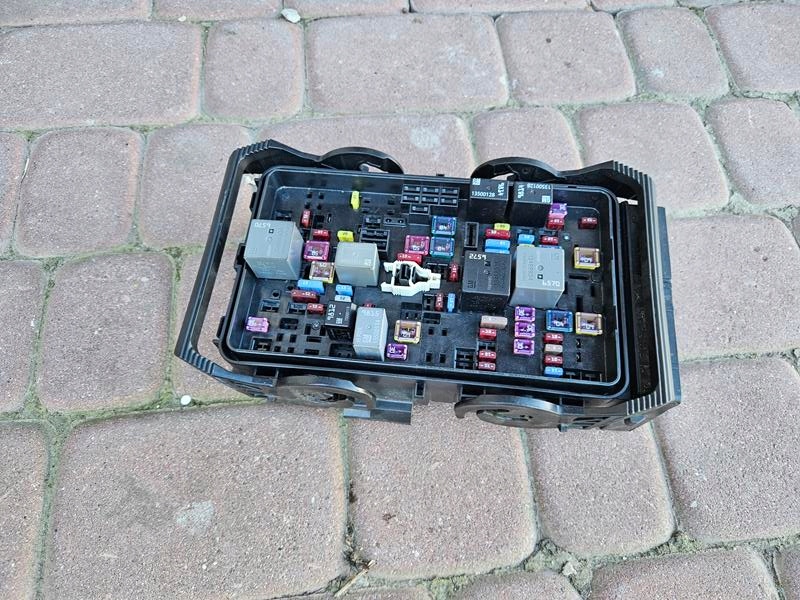 Module fusibles 2.0D 174KM EU Opel Insignia B FL 39200663