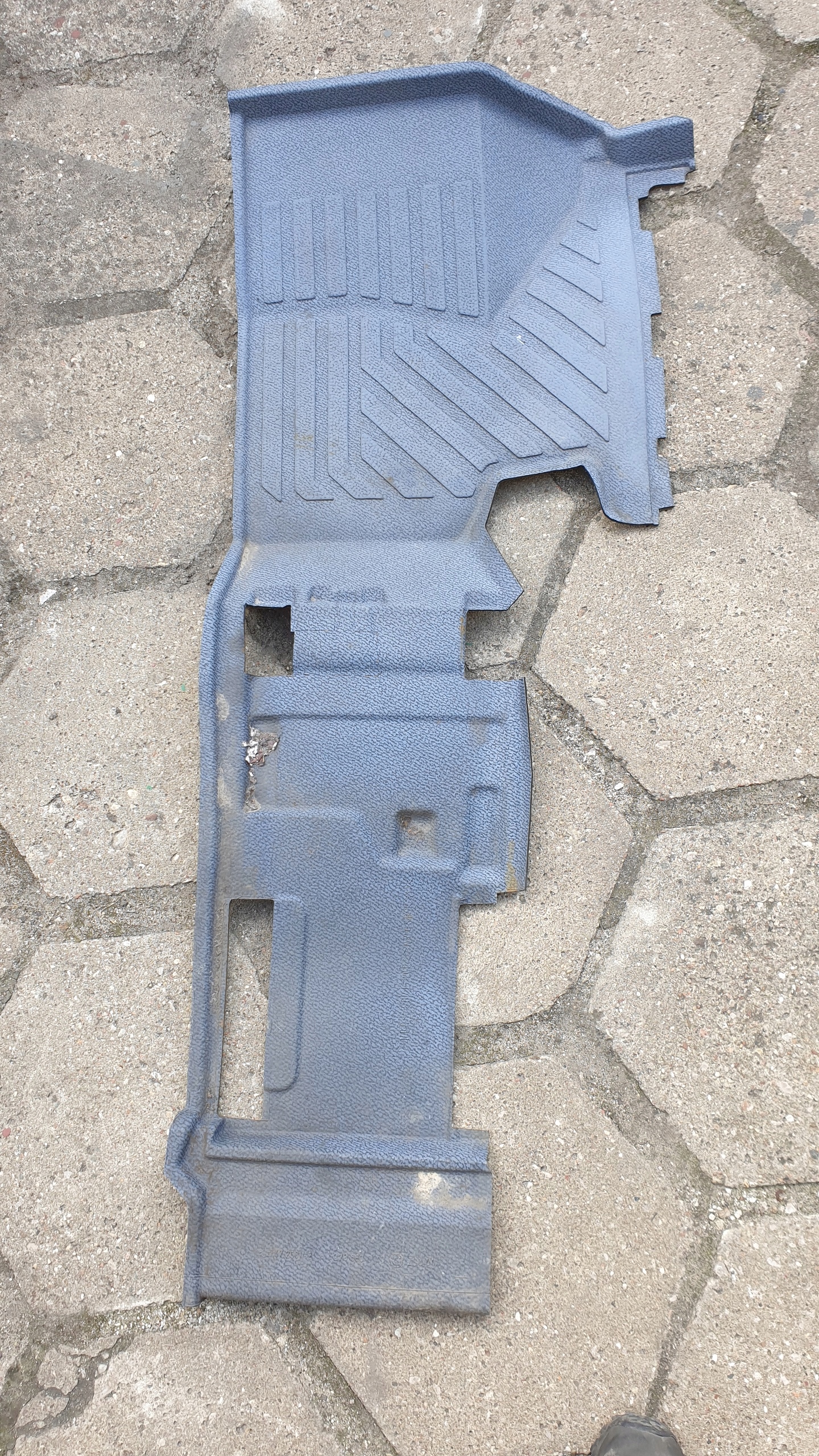 9736800140 - ATEGO AXOR КОВЕР КОВРОВОЕ ПОКРЫТИЕ ПАССАЖИРСКИЙ КОВРИК ПРАВЫЙ