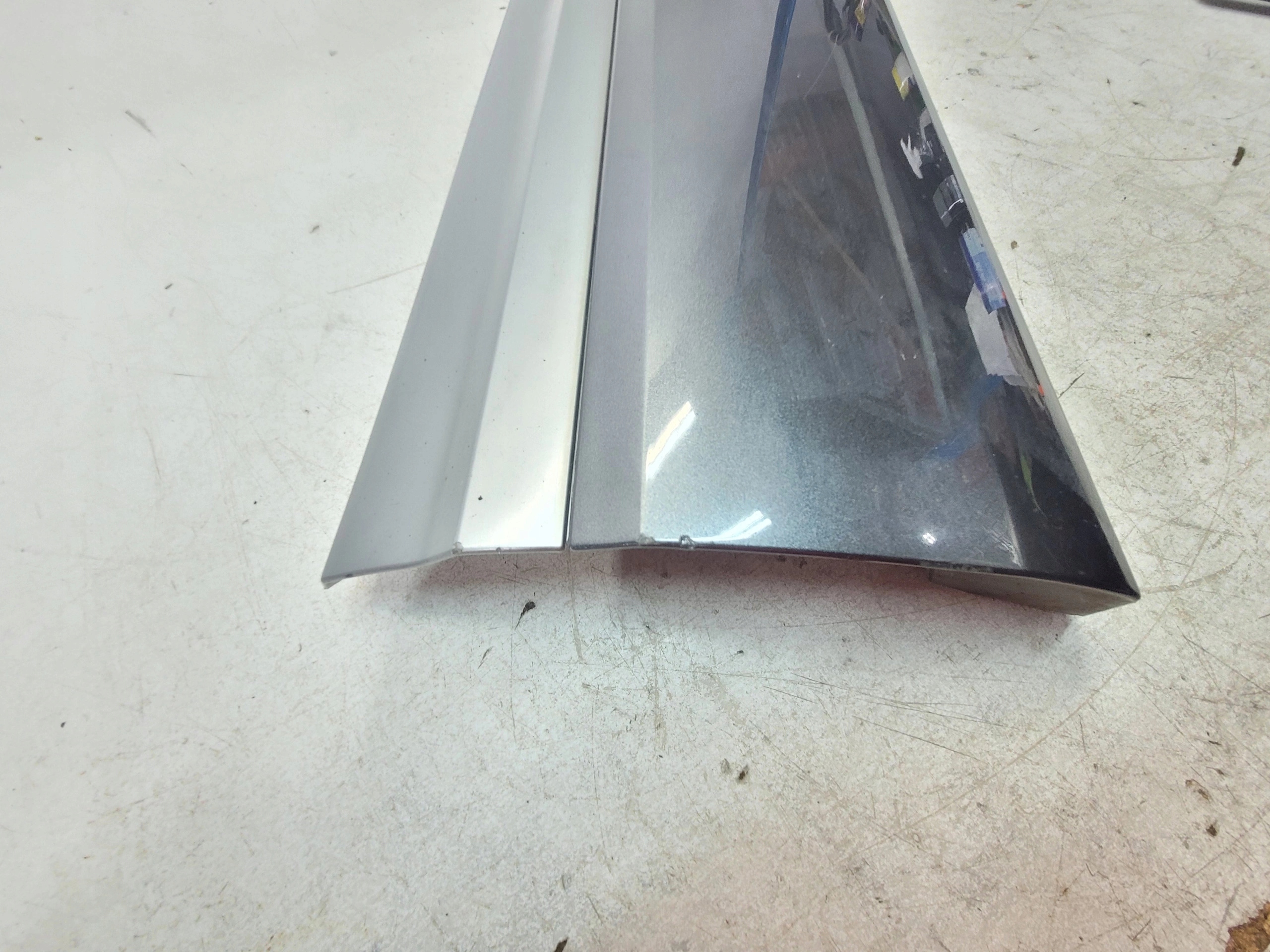 moulding lower door right front AUDI Q7 4M 4M0853960B LZ7S