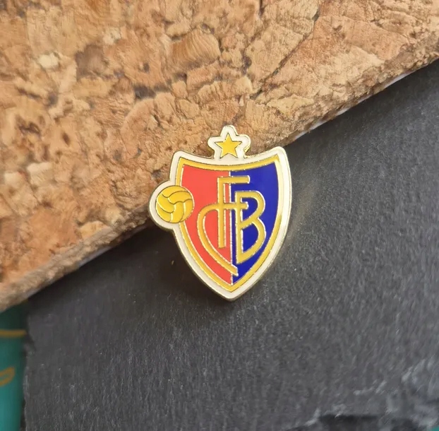 Pin przypinka – Fc Basel Metal Piłka Nożna Football