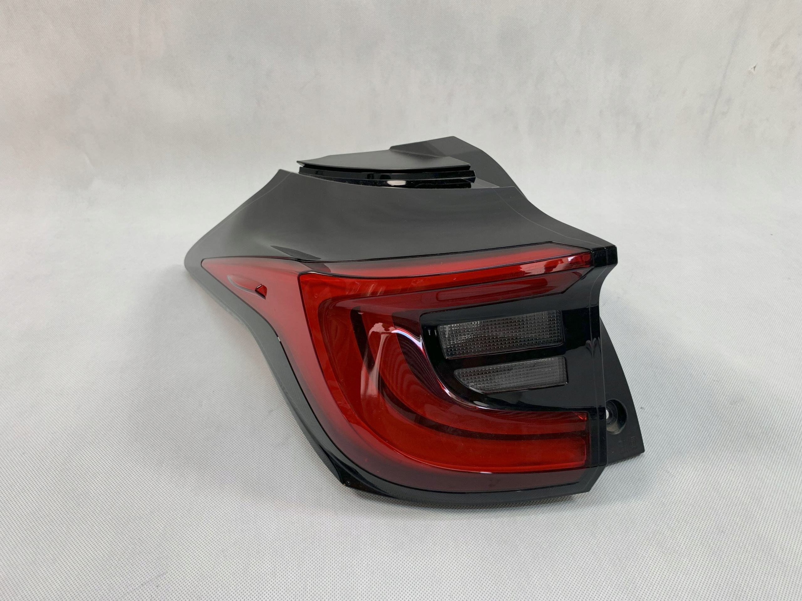 light left rear Toyota Yaris 4 IV 012A27454 06.25