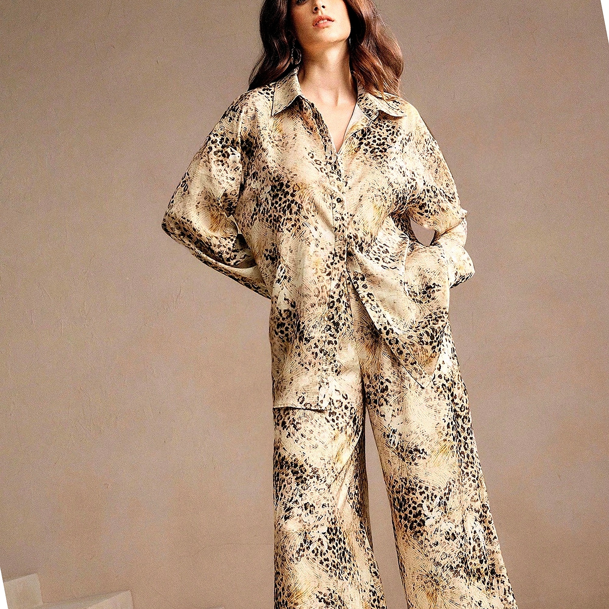 Dámský komplet Wide Leg s košilovým saténem S Leopardím Vzorem Dlouhý rukáv L 40