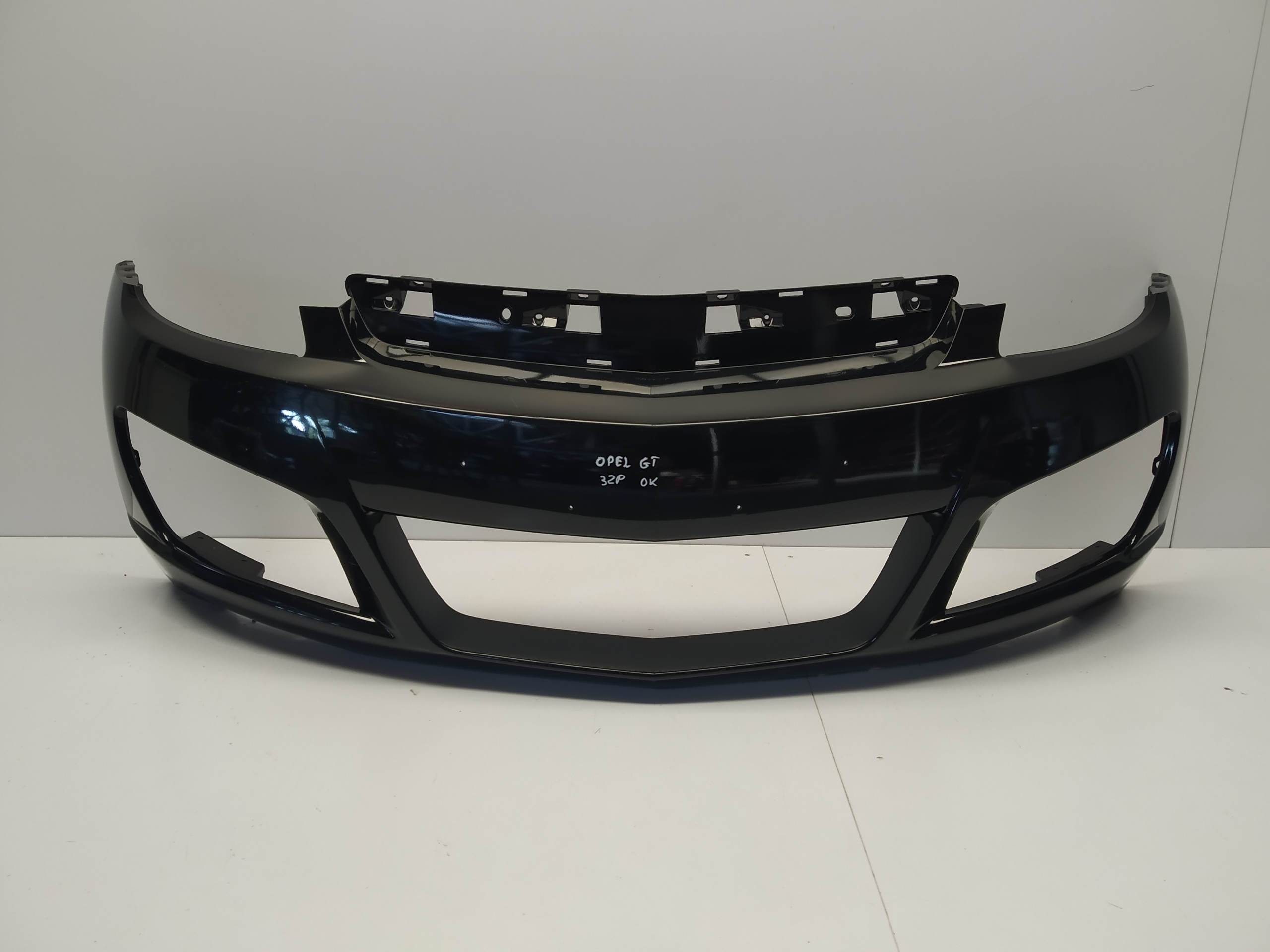 2007-2009r Opel GT ladny bumper front original Czary without pekniec
