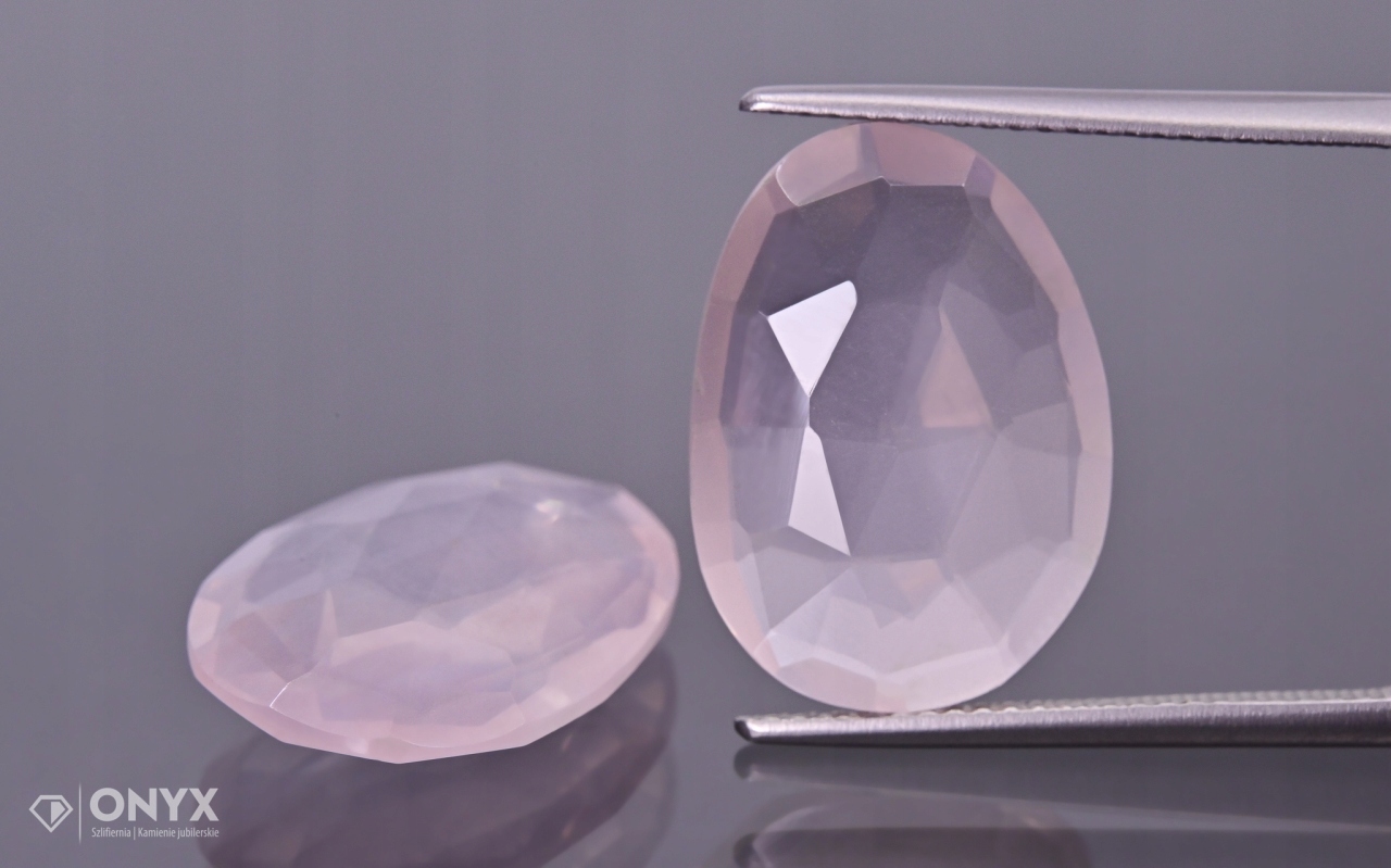 Růženín fazetovaný Pár nepravidelný 18x13 mm