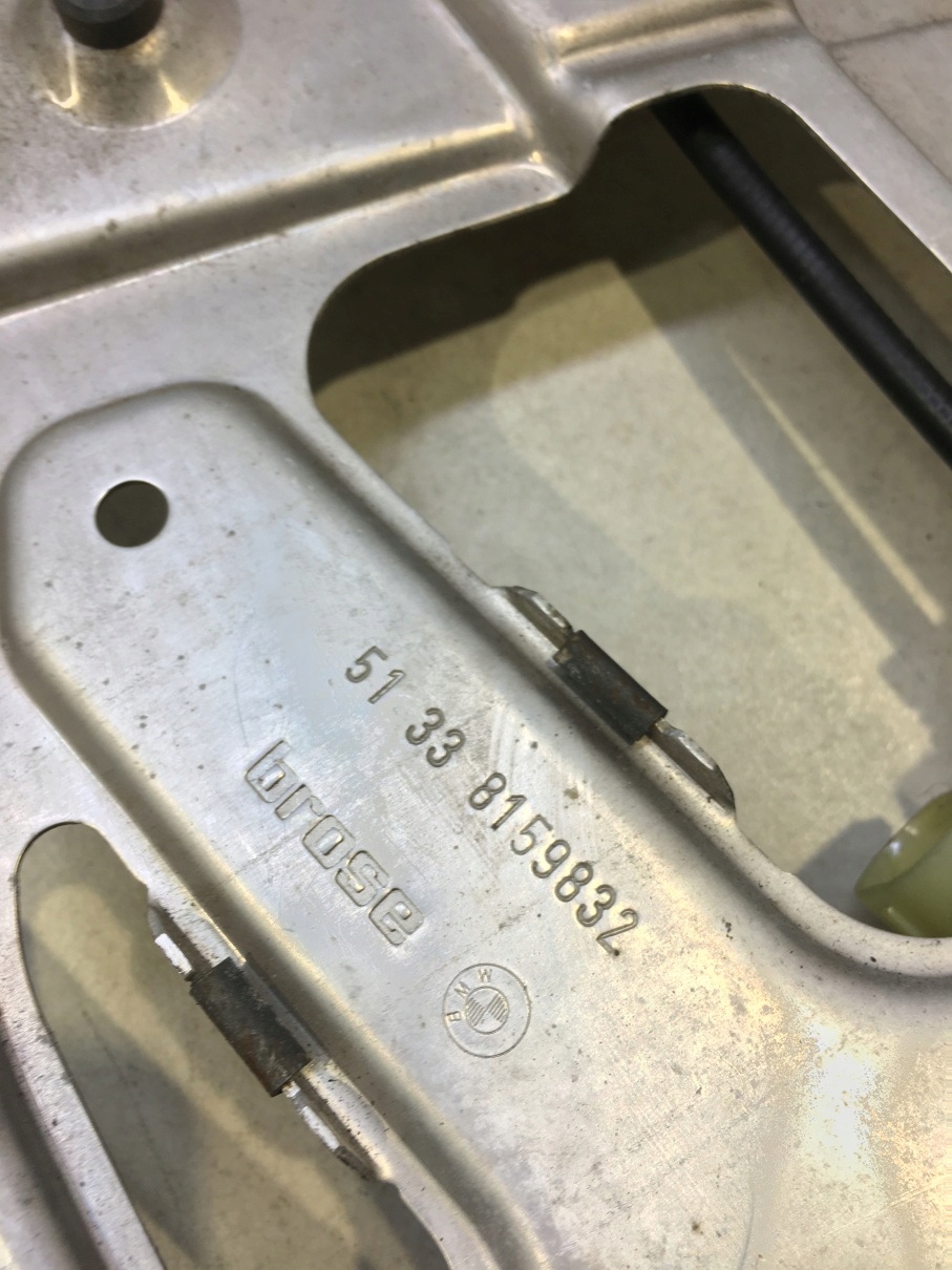 window regulator right front BMW 5 E39 8159832