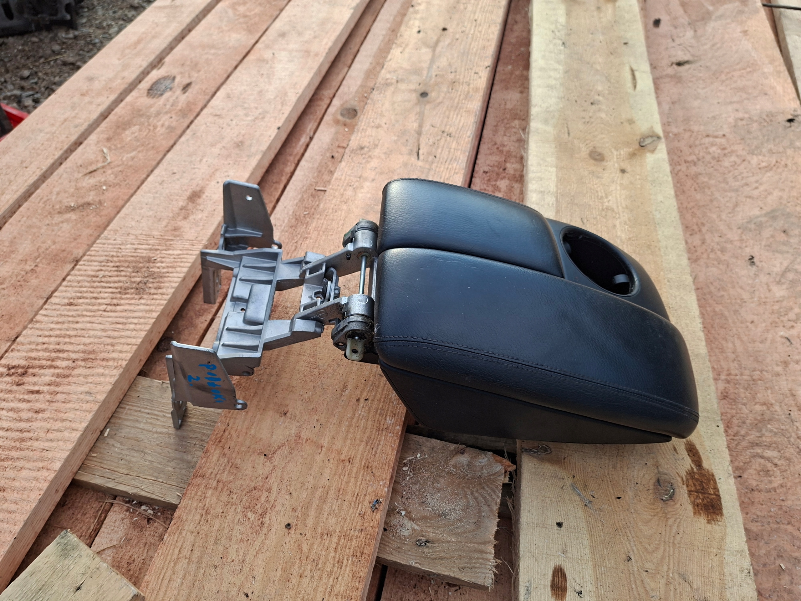 armrest TUNELU SRODKOWEGO front AUDI Q7 4L1864207