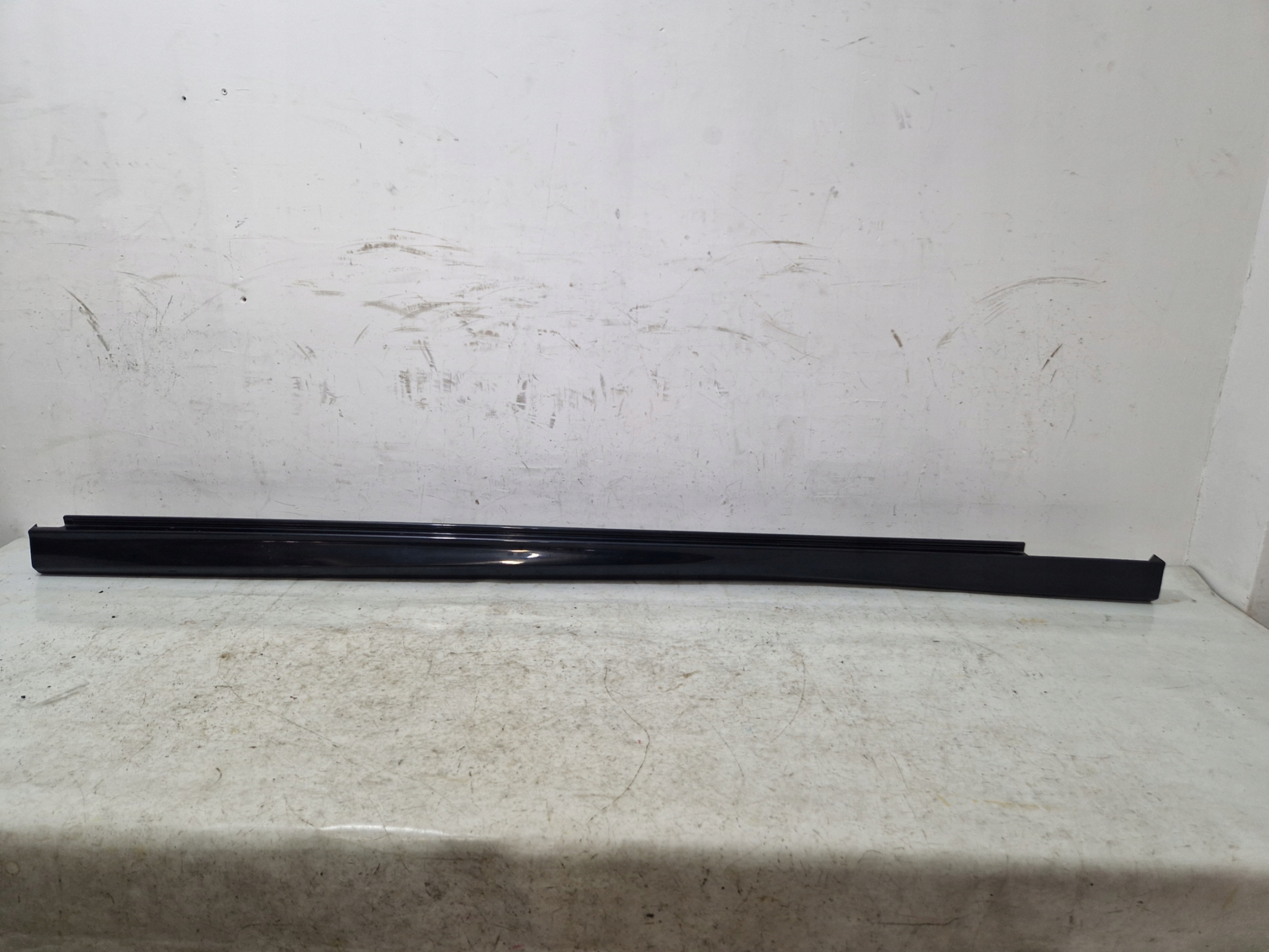 DODGE CHARGER SRT 2019- right moulding threshold original PAR 1QA50TRMAF