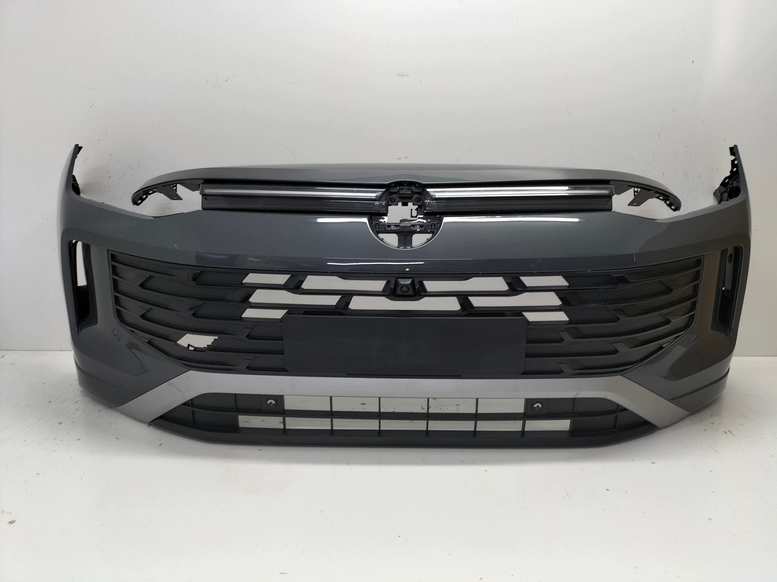front bumper front VW TAYRON 24- wersja below 6 xczujniki PDC