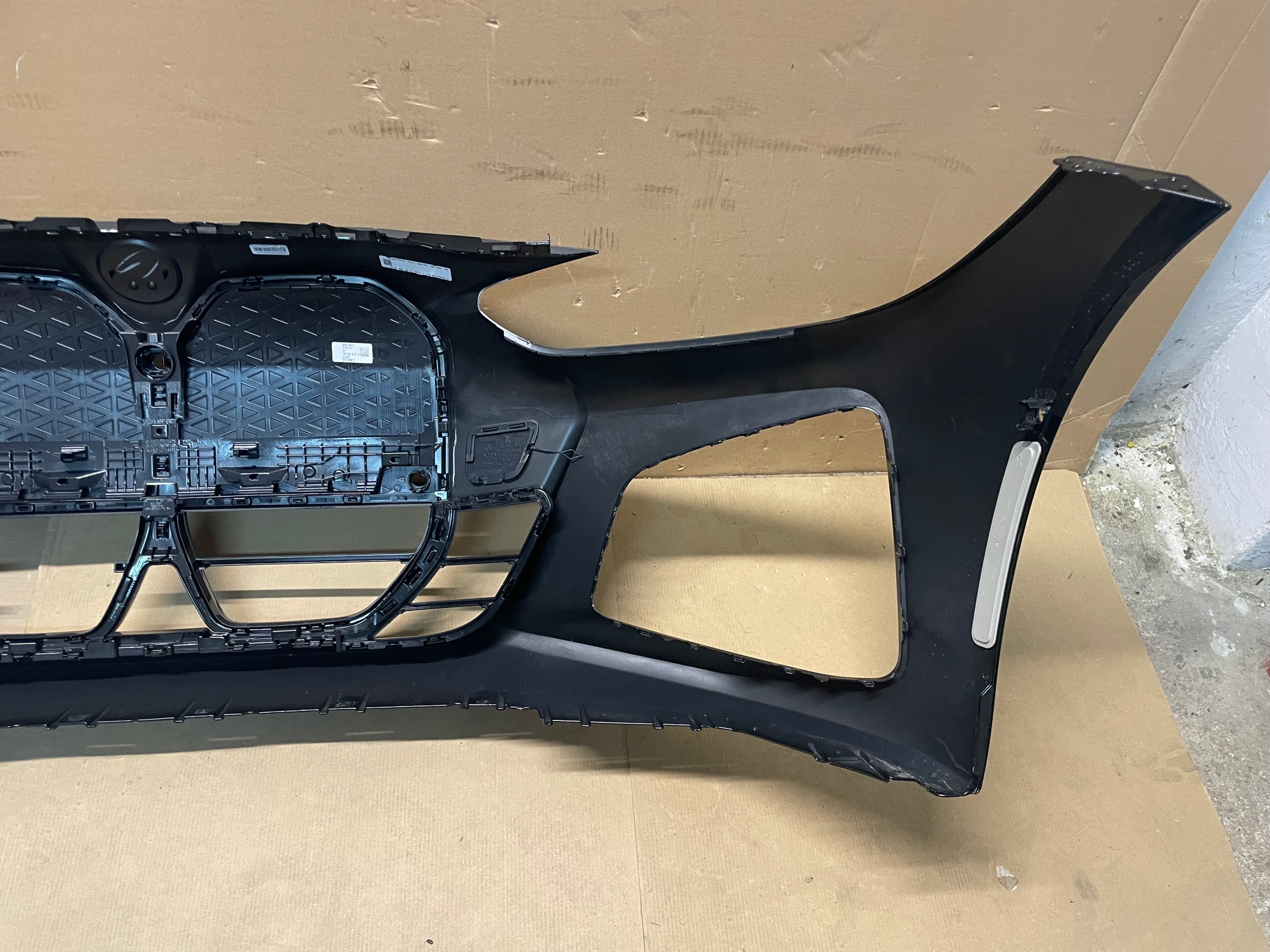 bumper front + grill PDC m-packet KPL BMW i4 G26 BEV colour 475 USA