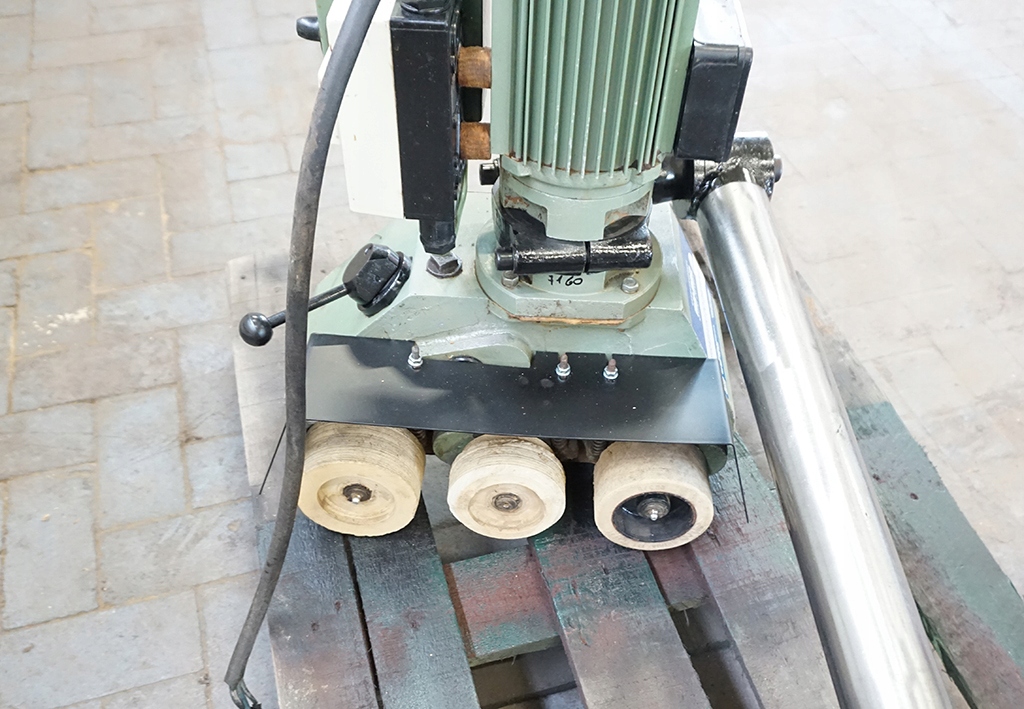 POSUW DO FREZARKI SIM 3-ROLKI 8-BIEGÓW silnik:0,85kW + STATYW Marka inny