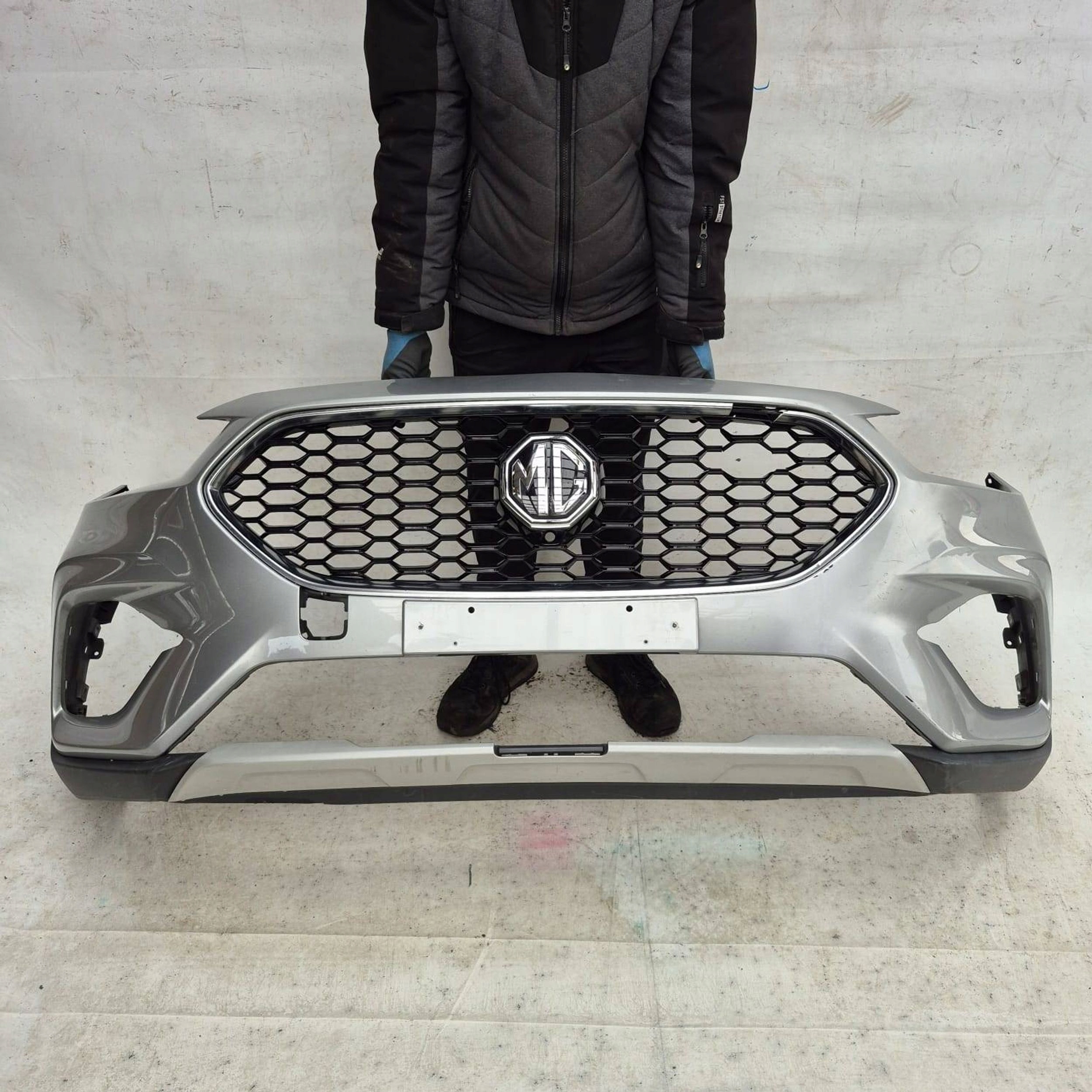 MG ZS LIFT 20- bumper front front P10628329 + GORA