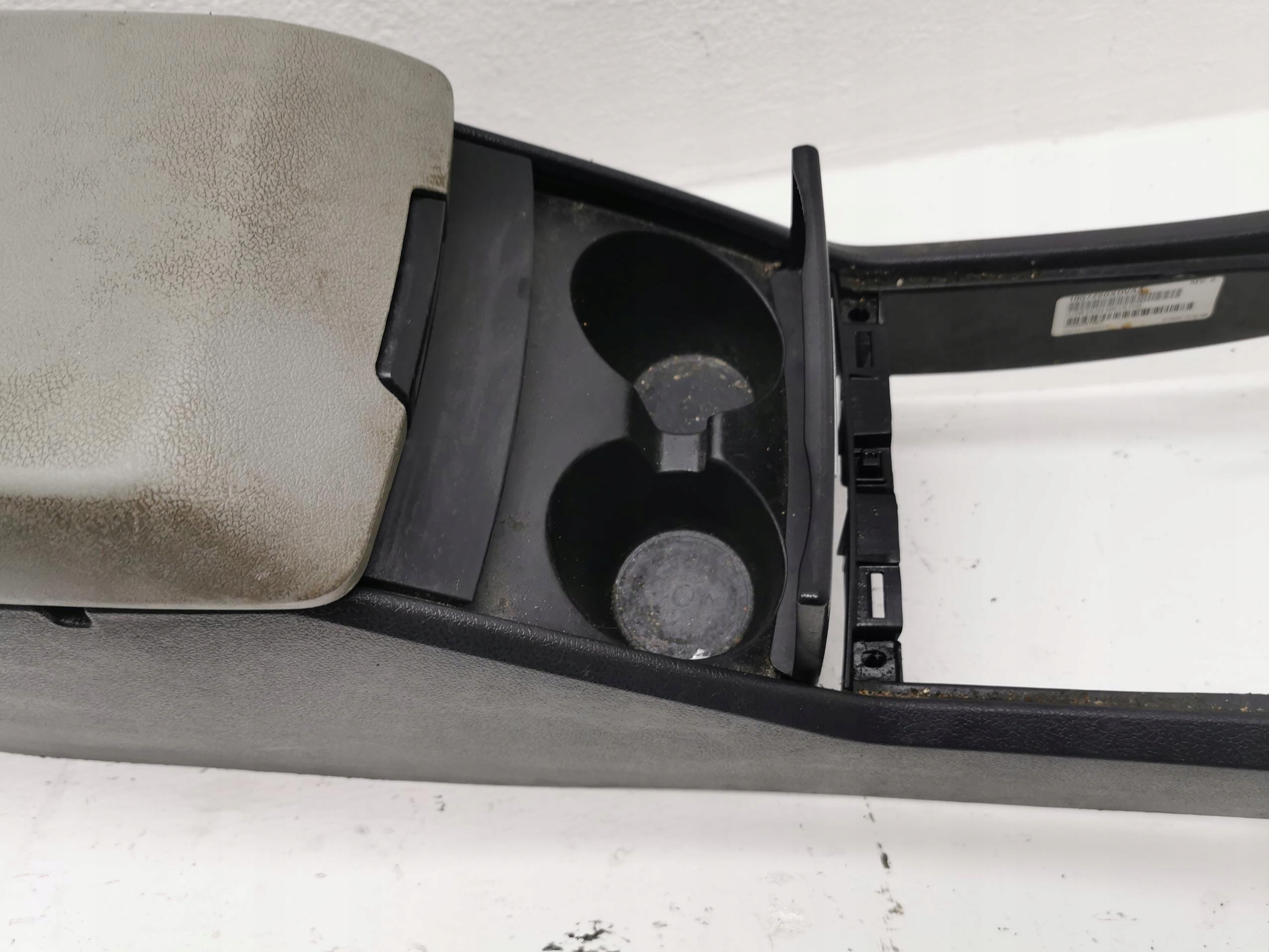 TUNEL central armrest CHRYSLER 300C 04-10 EU