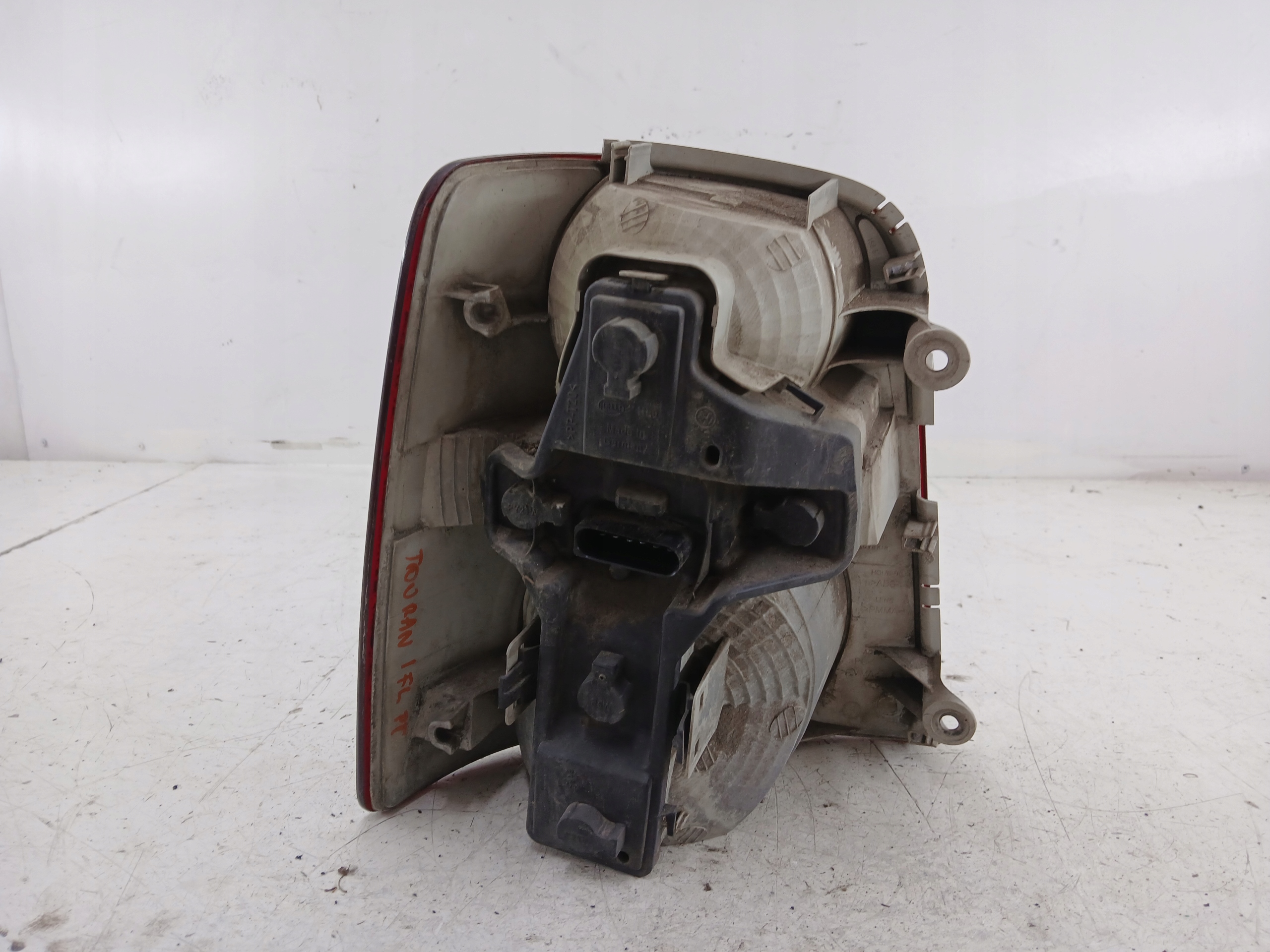 VW TOURAN and LIFT light right rear part