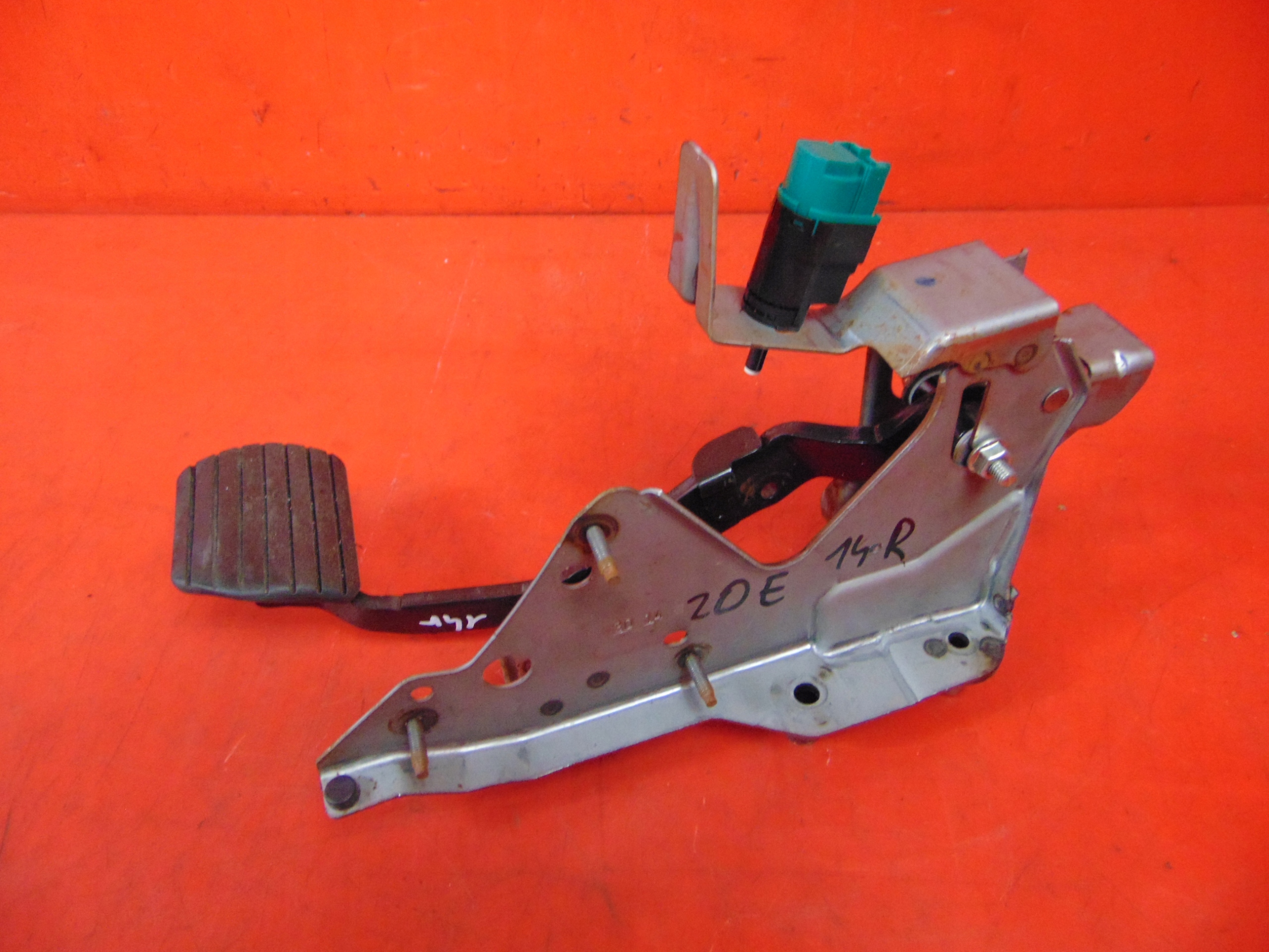 RENAULT ZOE 12- PEDAL BREMSE EUROPA