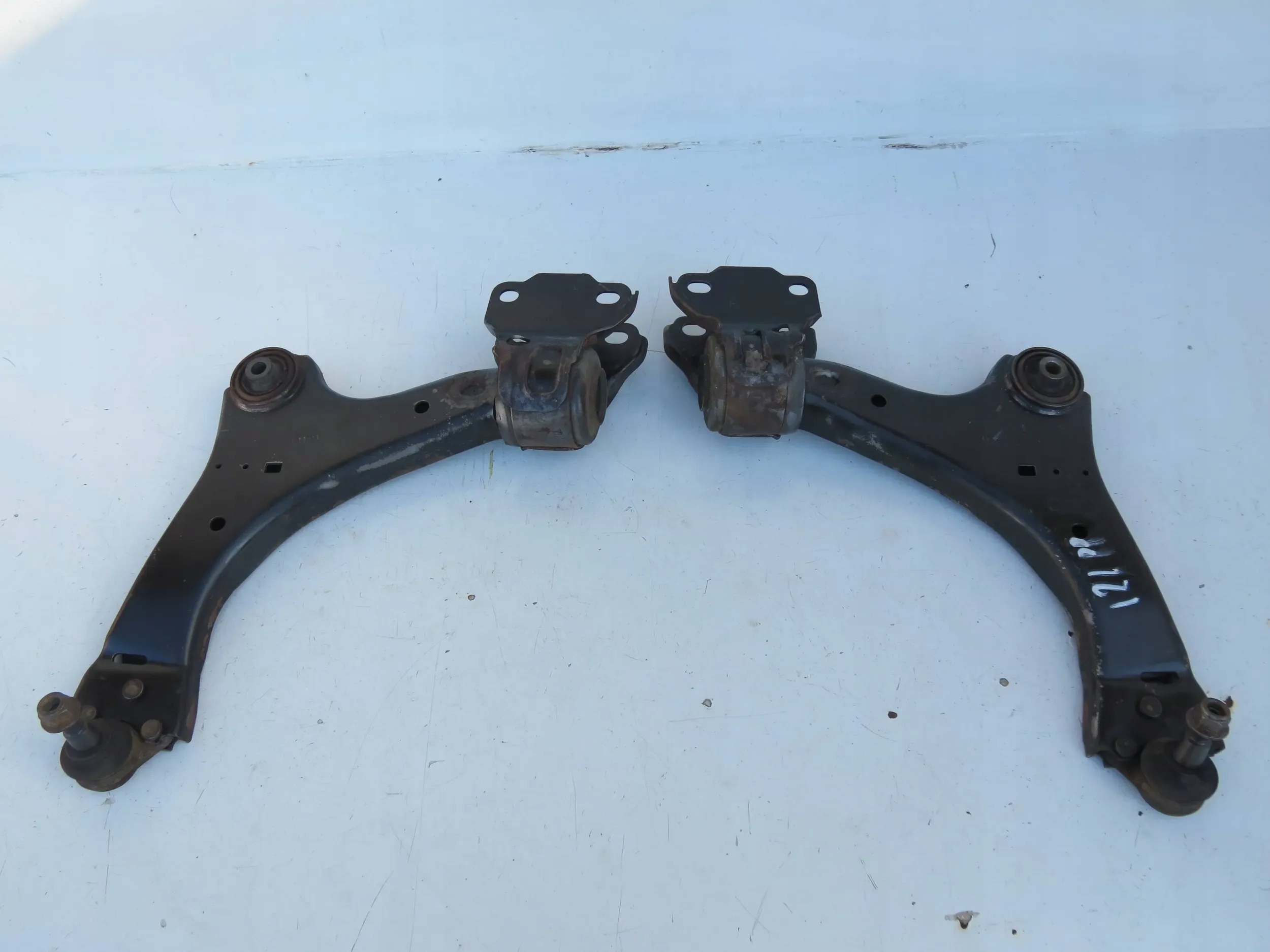 arm front left VOLVO V60 6G9N3A052