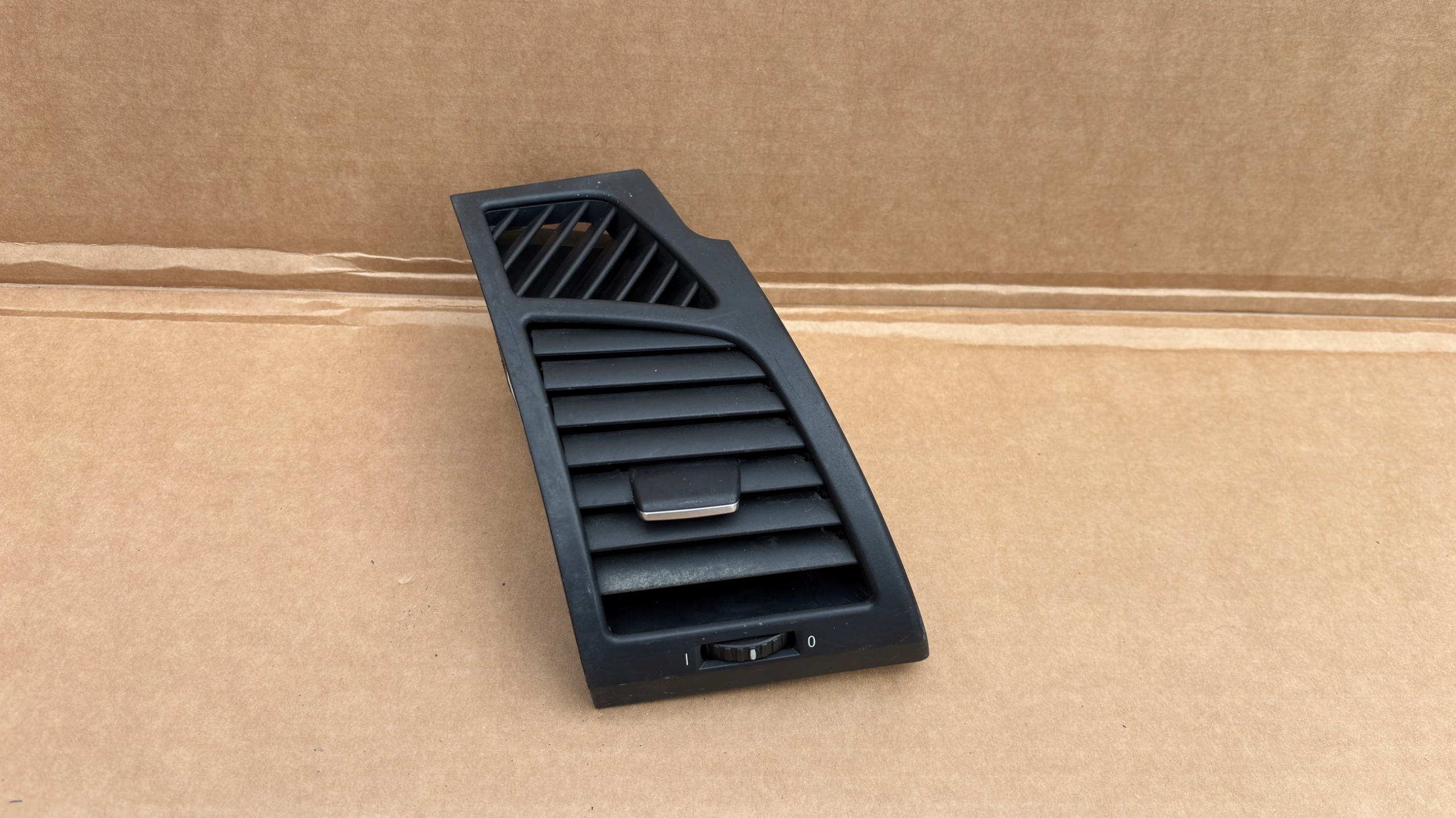 right grid air conditioning devices intake BMW E87 E82 E88 51607059188 K83/SI92