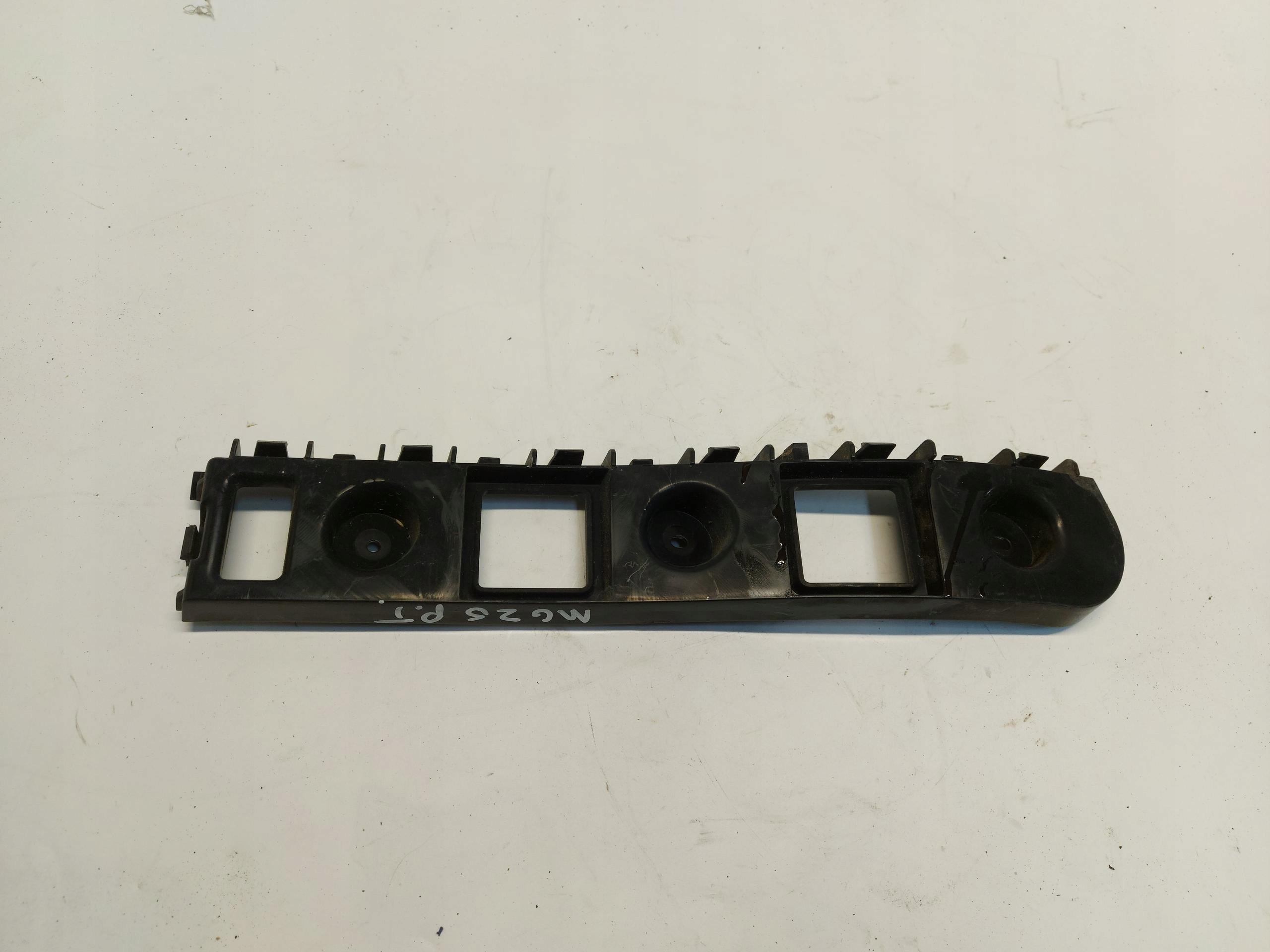 MG ZS SUPPORT SUPPORT PLAQUE PARE CHOC ARRIÈRE DROITE 10229102