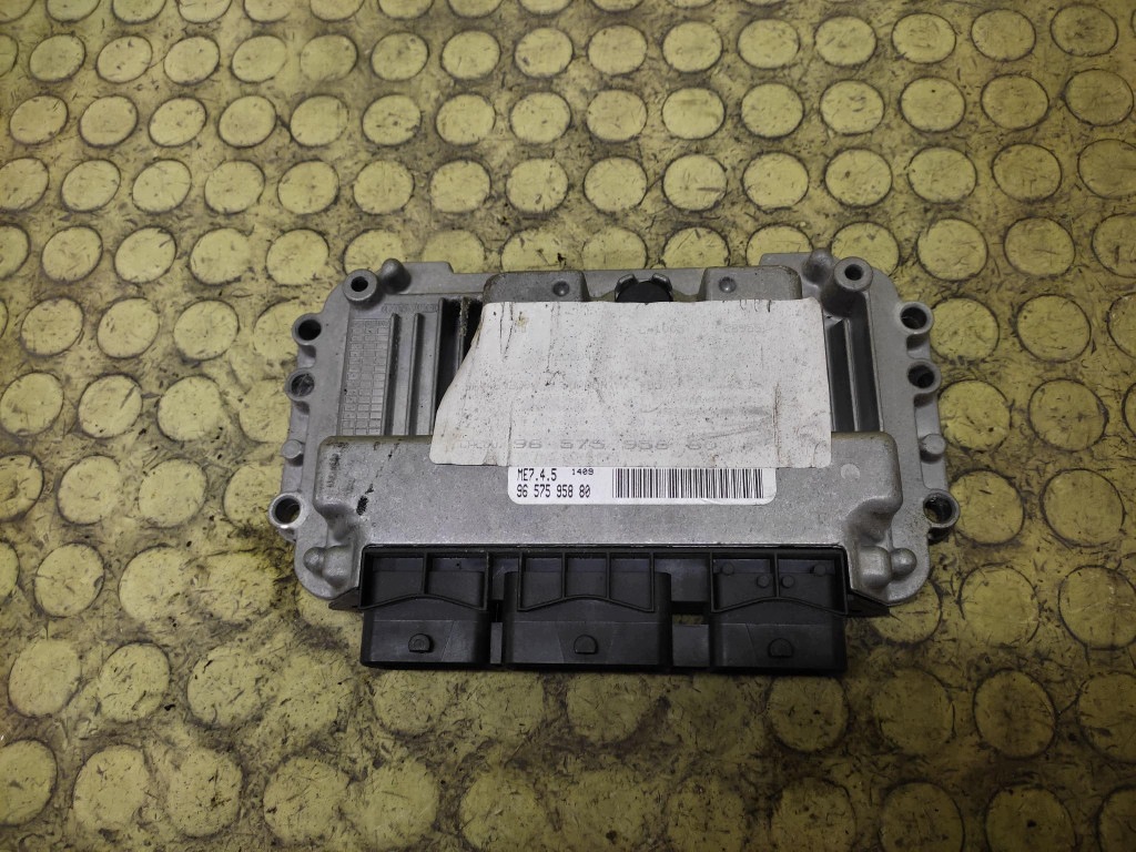 CITROEN C4 bedienteil des motors 9657595880