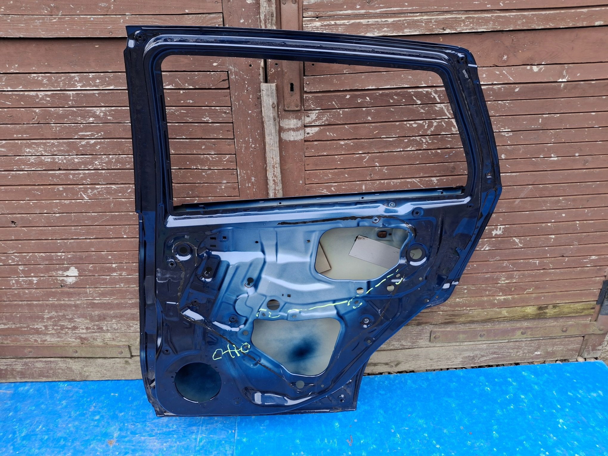 door right rear. SUZUKI S-CROSS II 2021R->