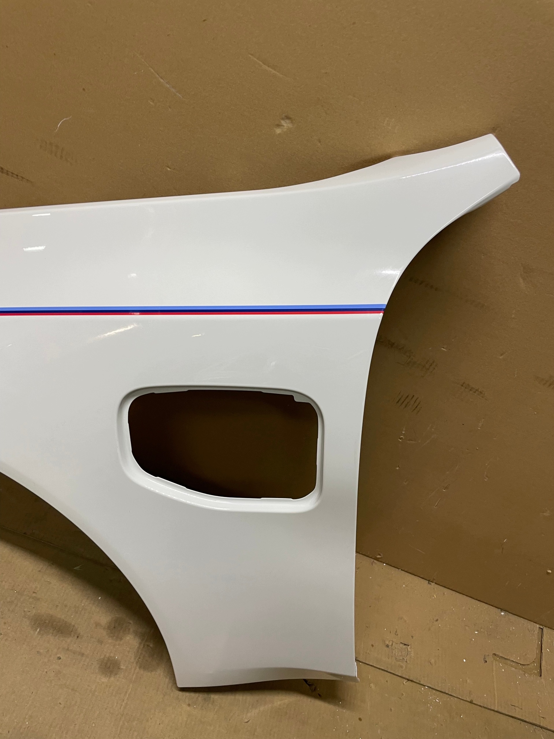 fender front left BMW 7 G70 m-packet A300