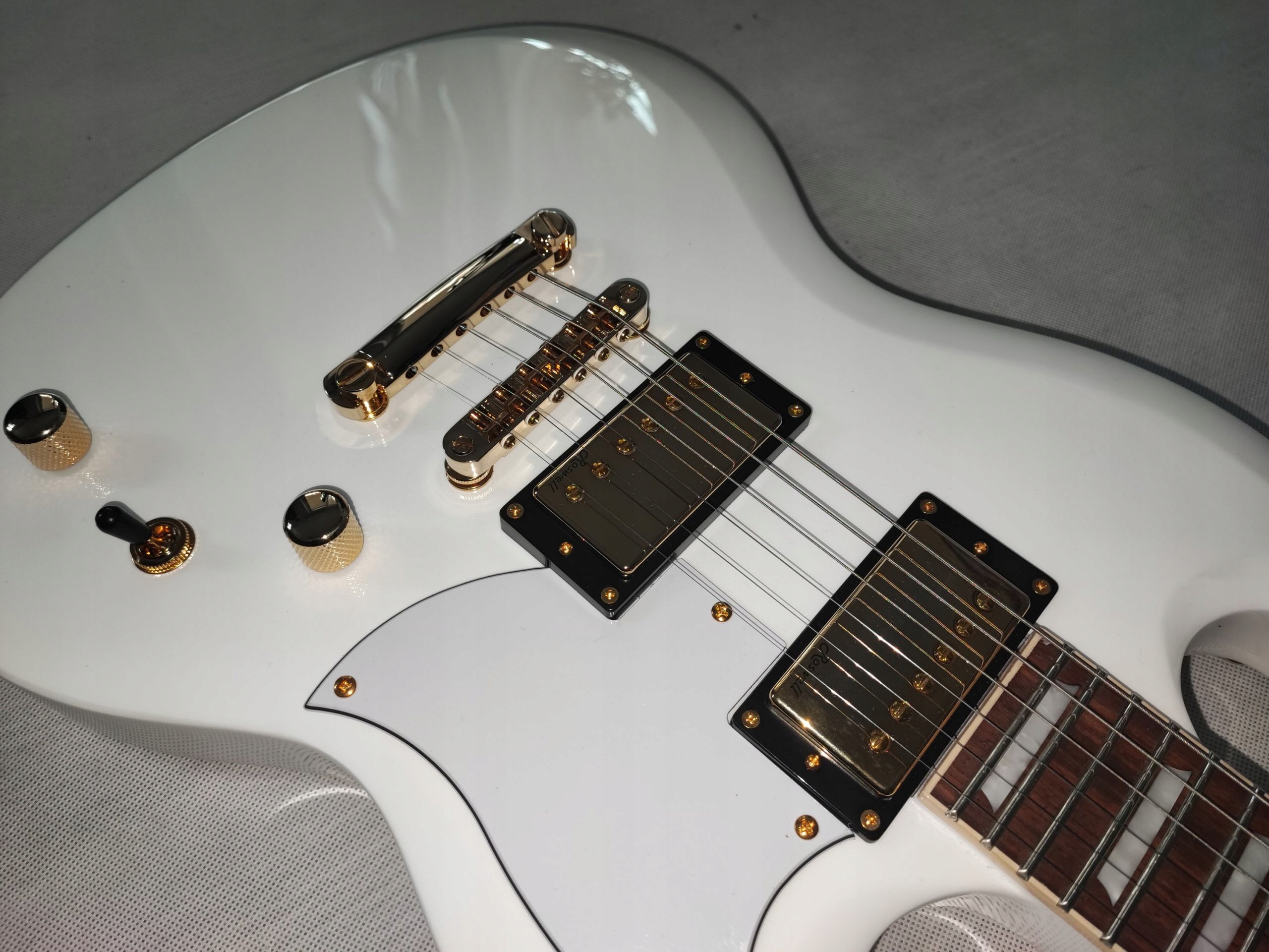 HARLEY BENTON DC-CUSTOM WH NOWA GITARA SG 24 PROGI Mostek Stały