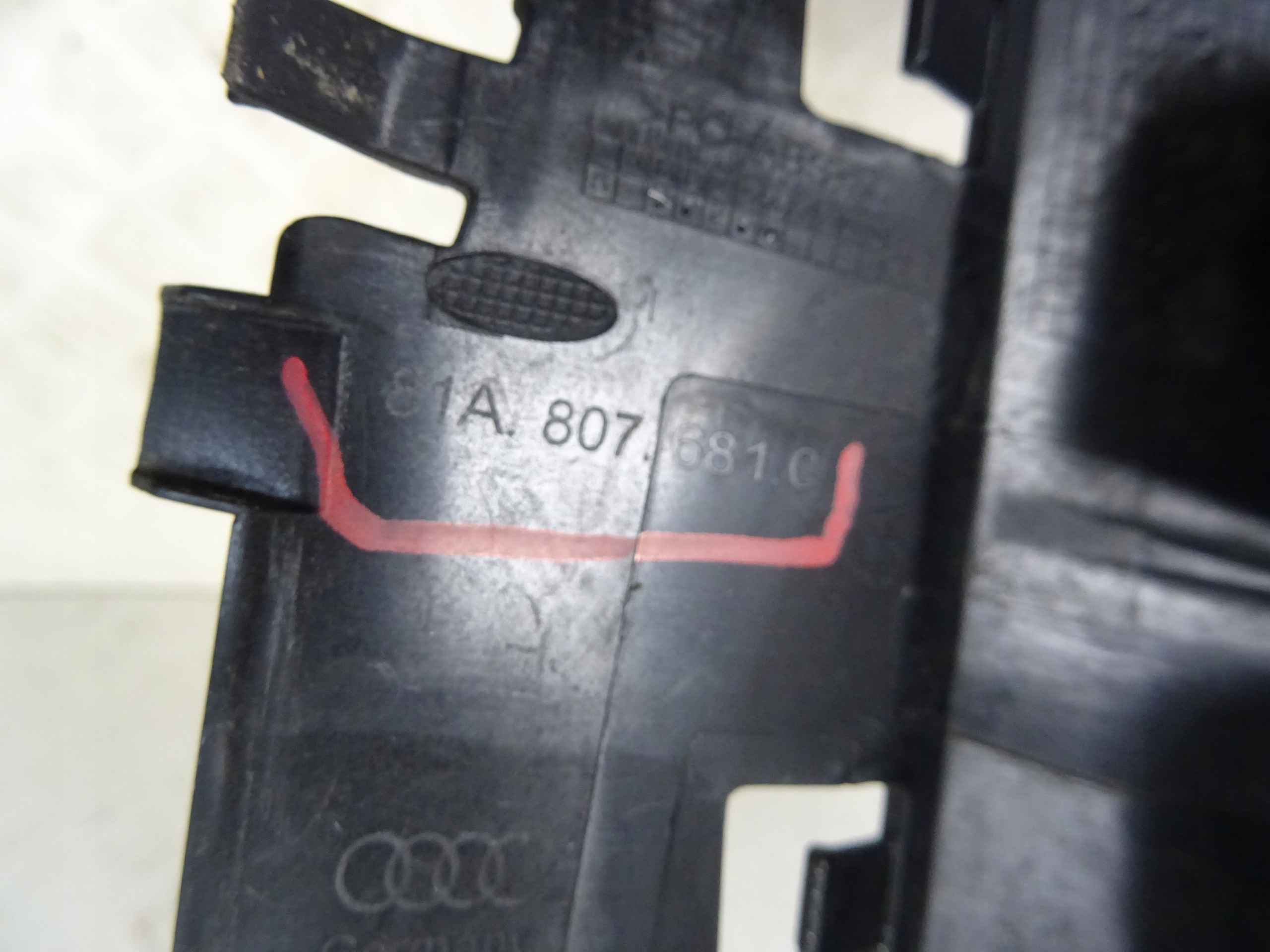 grid of a bumper front front left AUDI Q2 S-LINE 81A807681C
