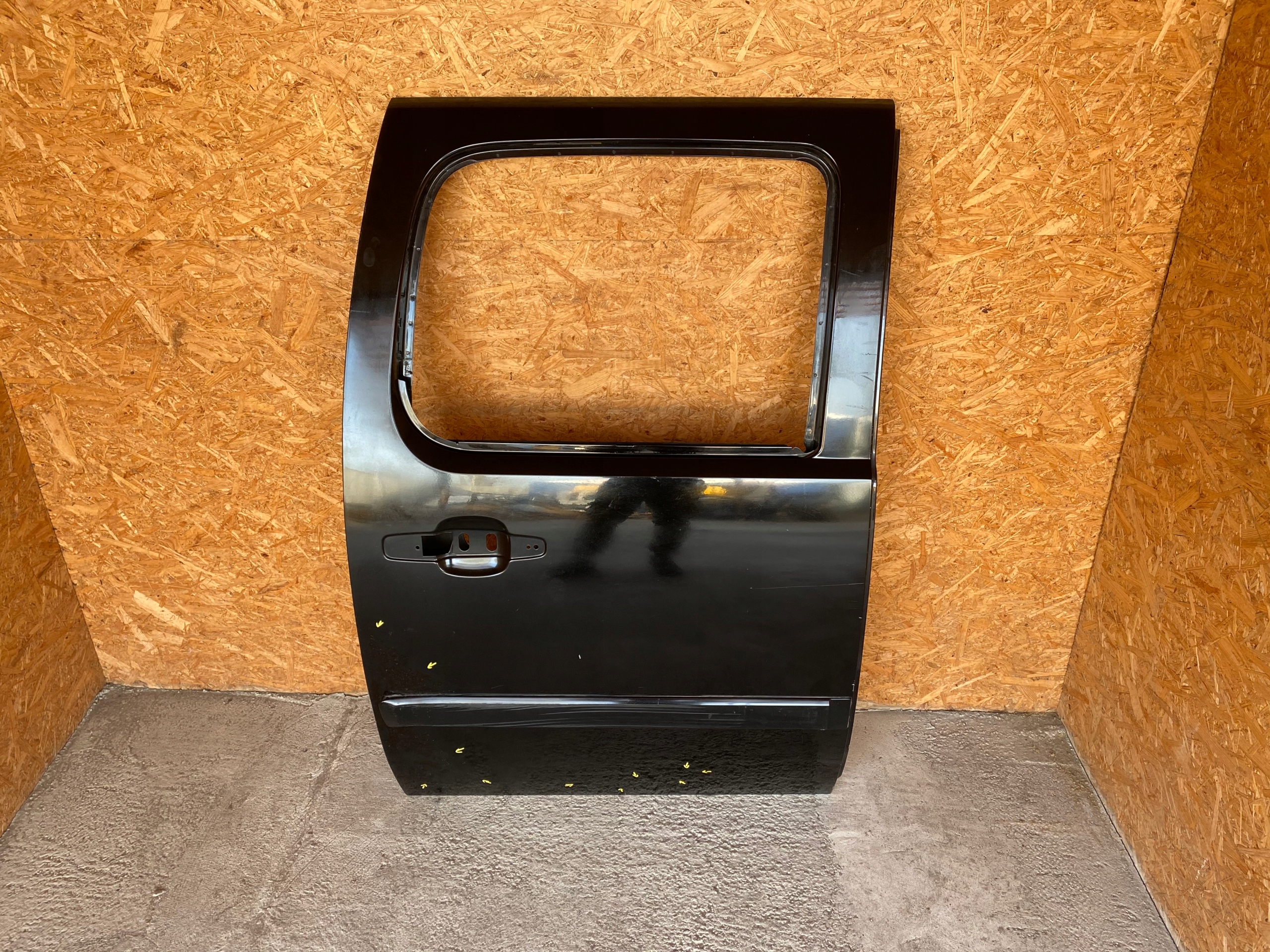 CADILLAC ESCALADE ESV EXT 2006-2014r DRZWI PRAWE TYŁ POZNAŃ (==GIEŁDA==)