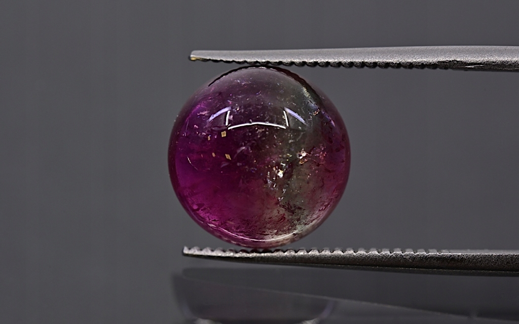 Turmalín kulatý kabošon fi 9,8 mm