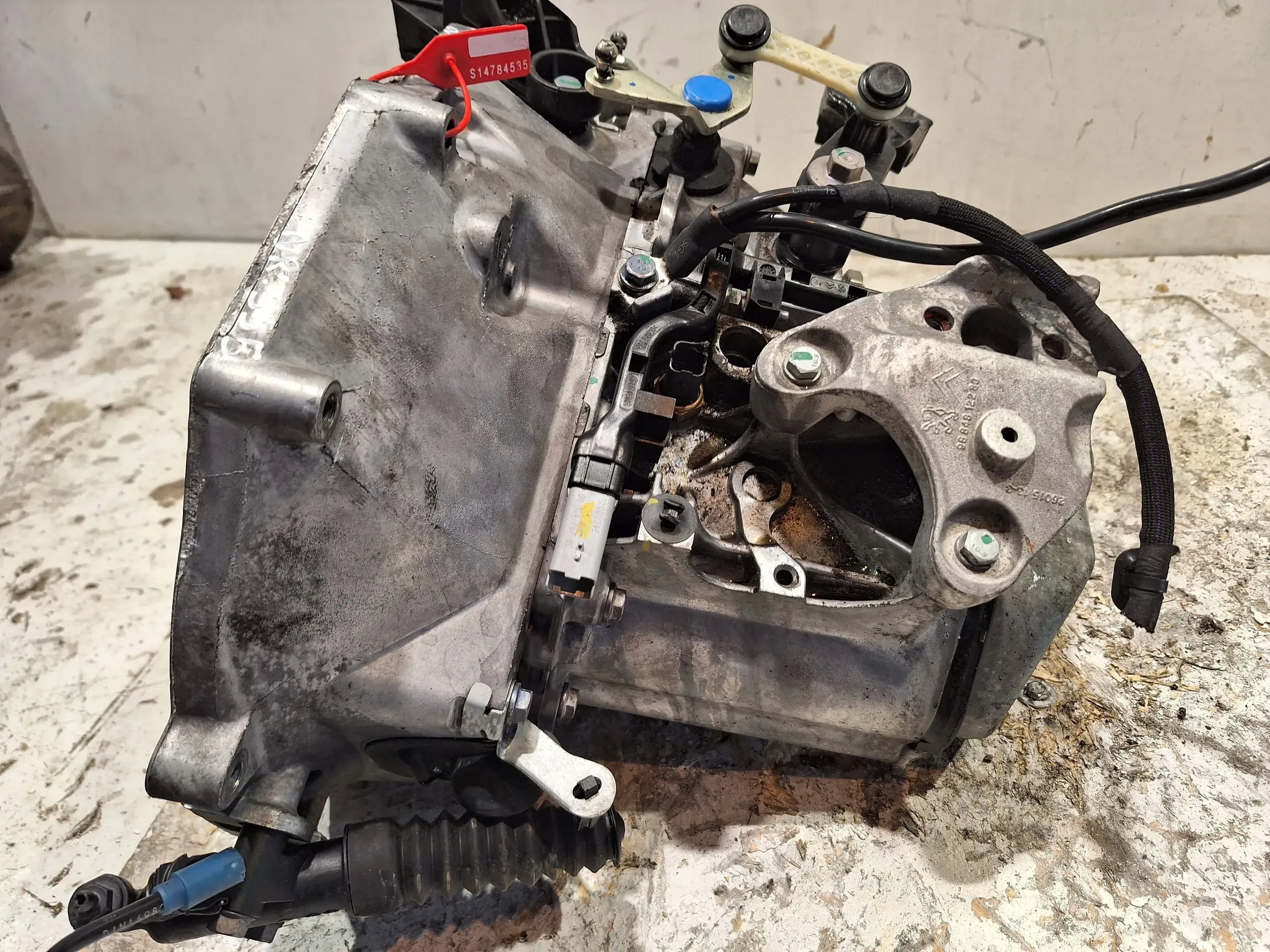 CAMBIO 20A704 Peugeot 208 1.2 VTI 12