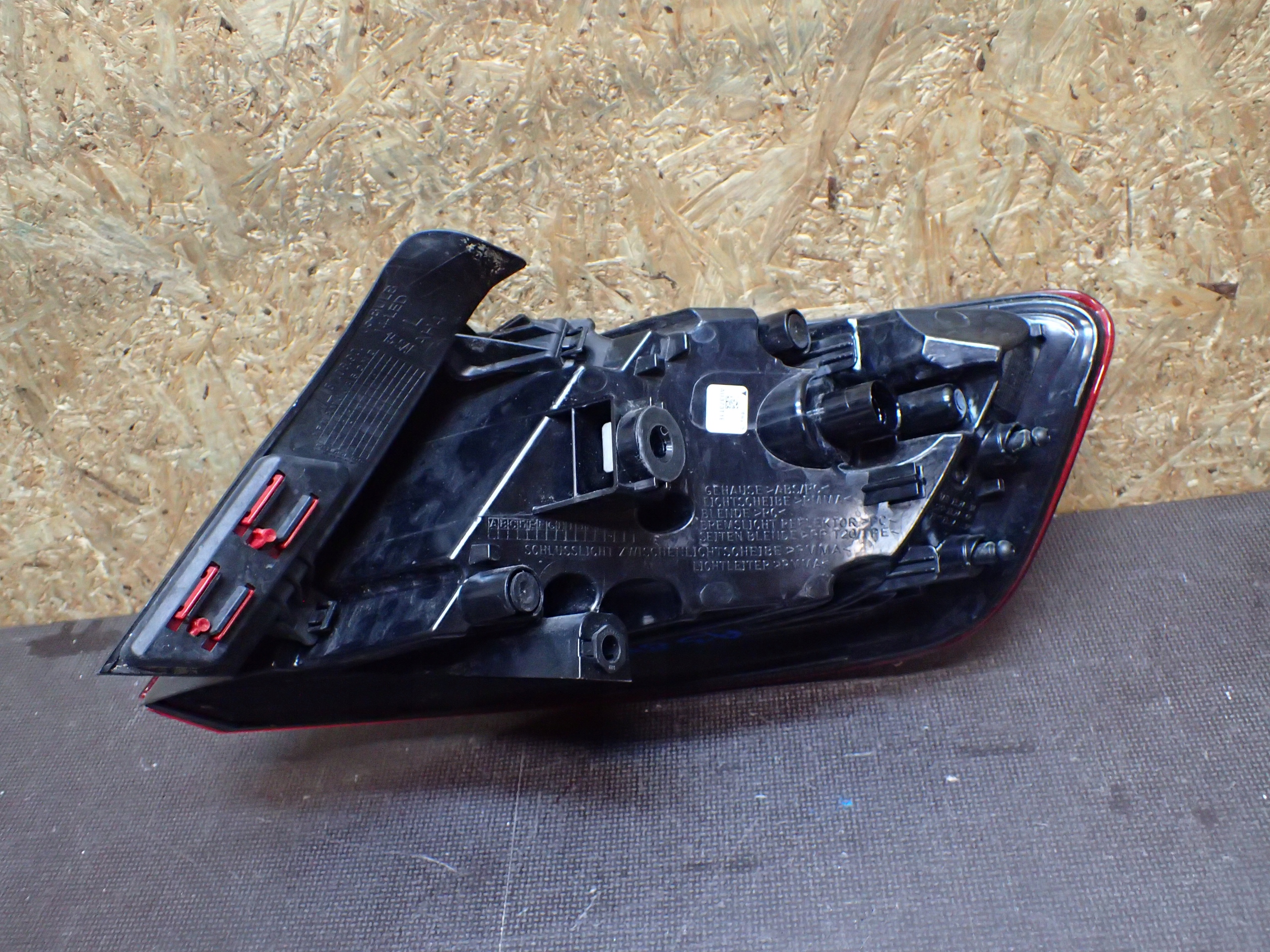 LIGHT REAR PART LEFT AUDI A3 HB LED 13- 8V4945095D