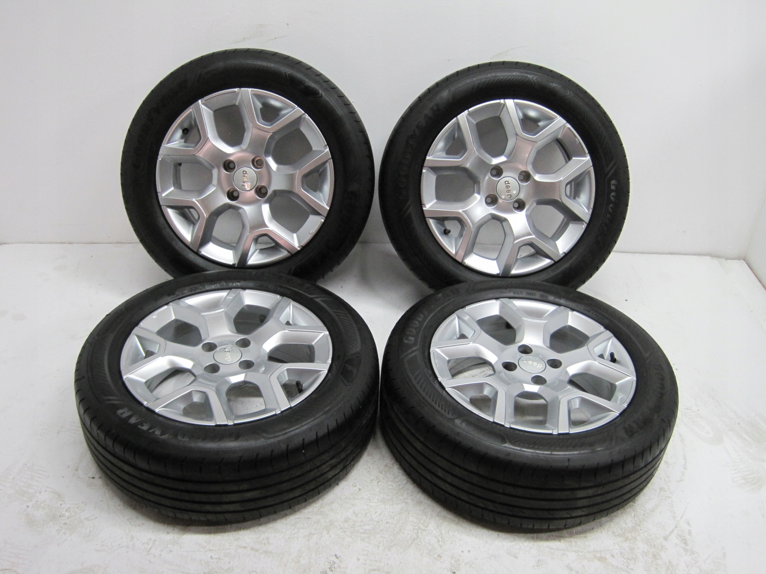 wheels discs tyres JEEP AVENGER R17 3MM