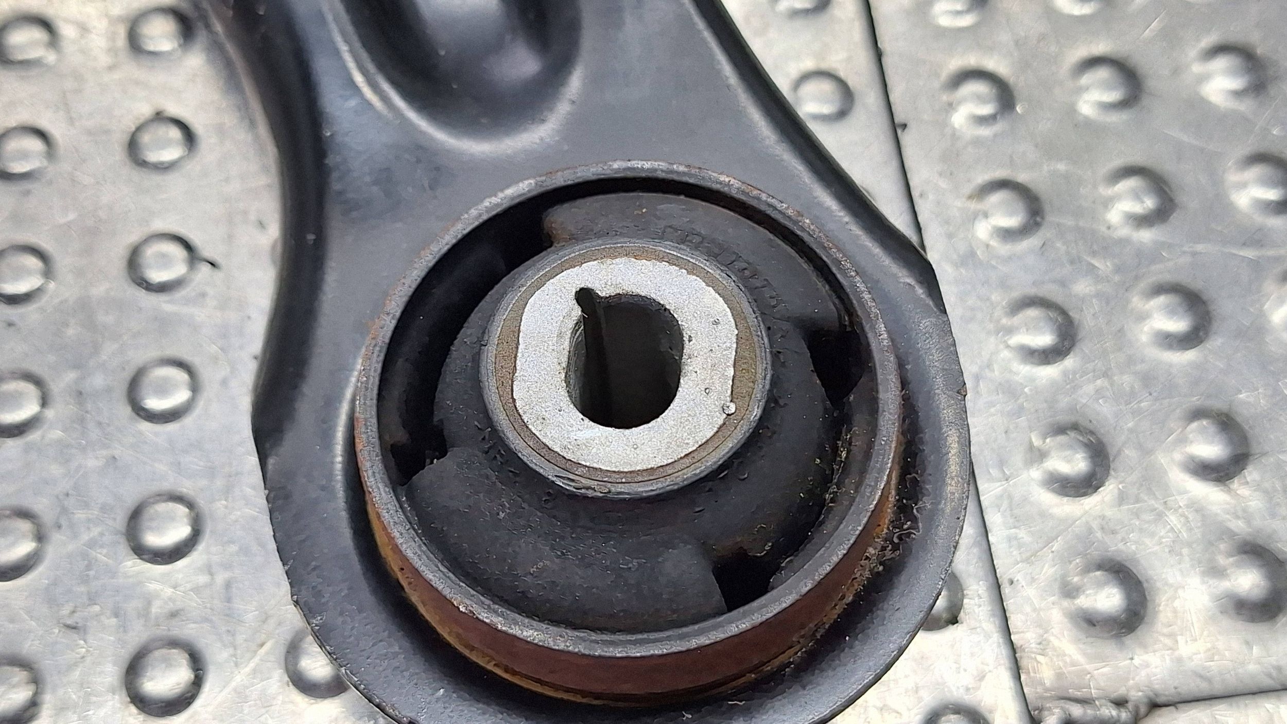 arm left front L1TC-3051-AB FORD PUMA MK2