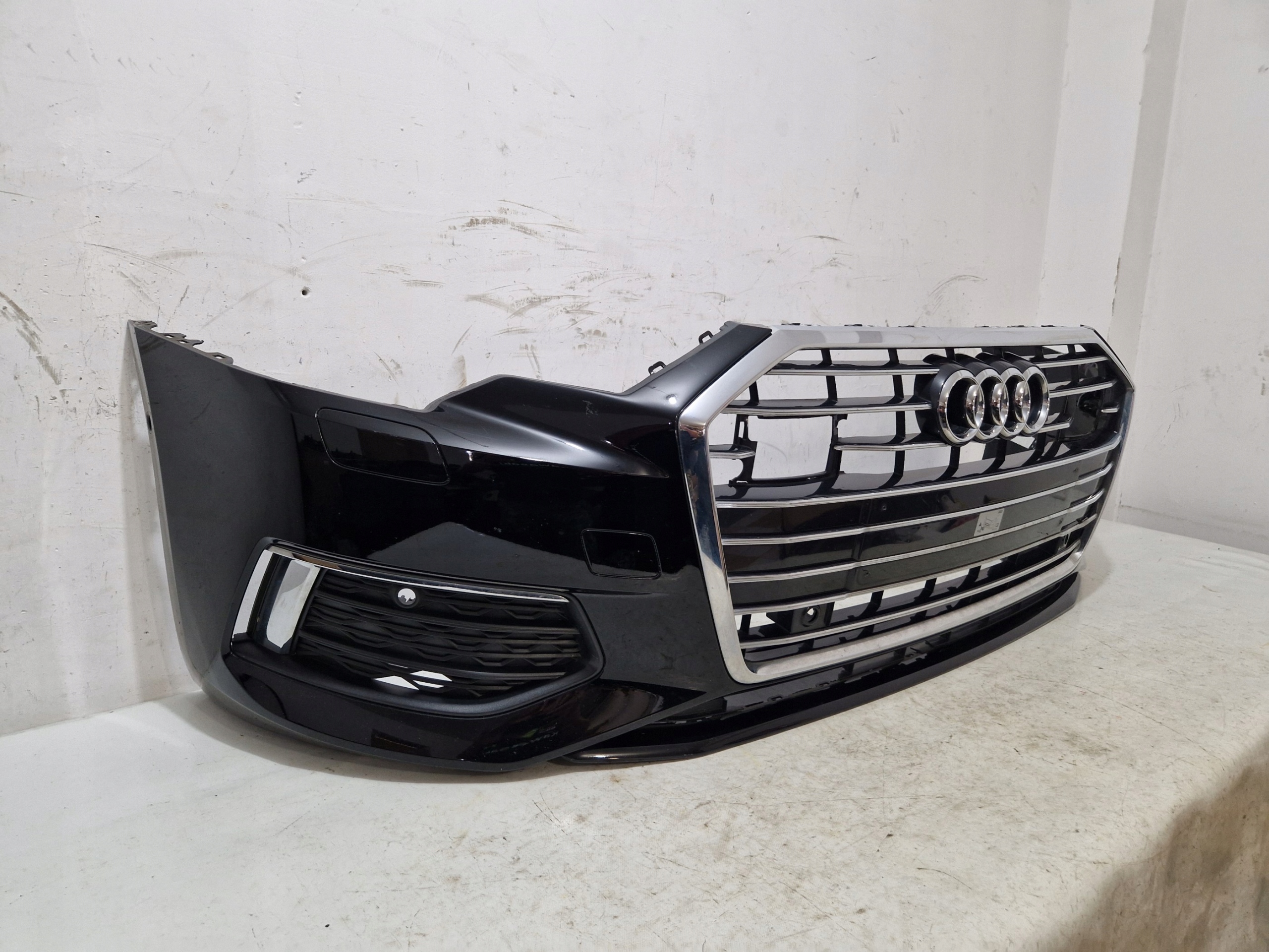*AUDI A6 C8 4K 2019- front bumper front 4K0807437