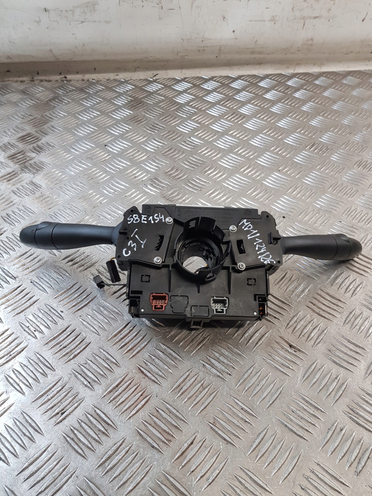 steering wheel levers and controls ring 96576767XT CITROEN C3 and 05R