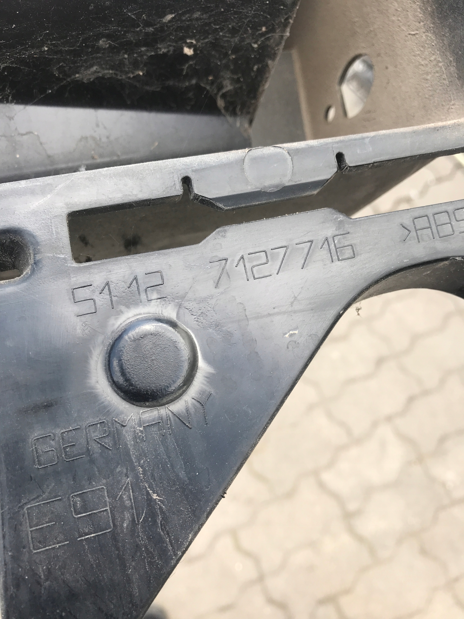 bumper bracket right rear part BMW E91 7127716