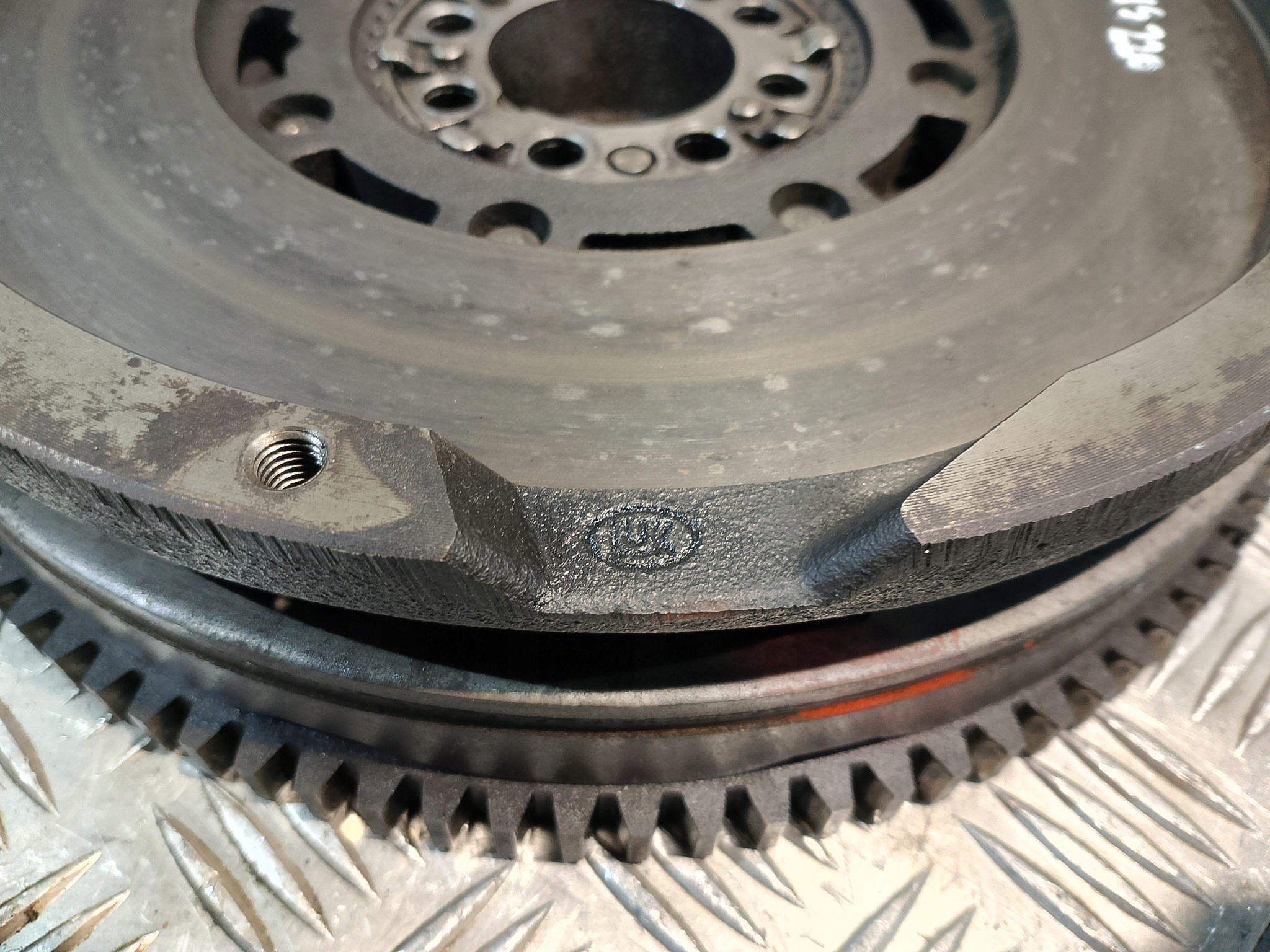 wheel flywheel flywheel DWUMASA LEXUS IS 220 2.2 D 177 KM LUK