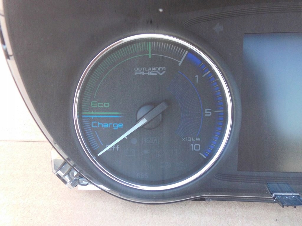 Mitsubishi Outlander III 2.4 PHEV dials 8100C839 >