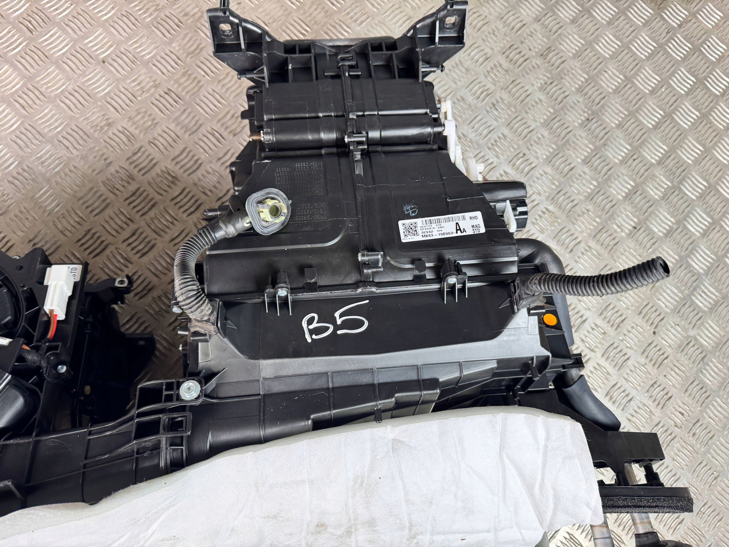 Группа нагреватель jaguar MK8319E963AA