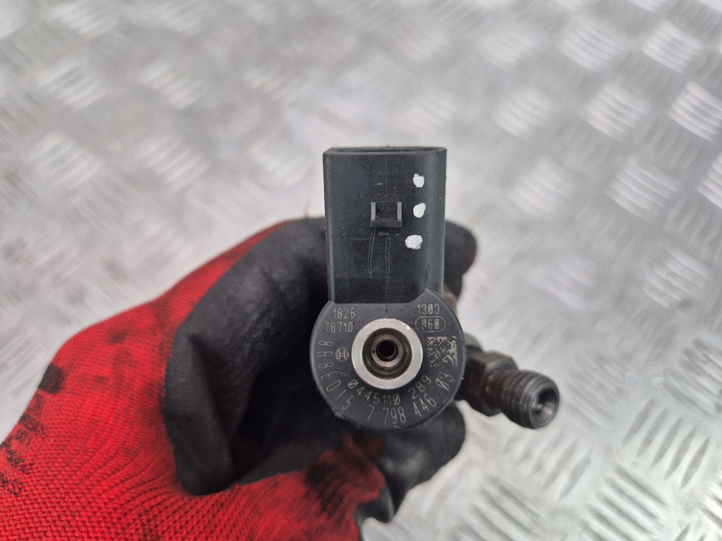 BMW 3 E90 E91 320d injector N47D20A 7798446