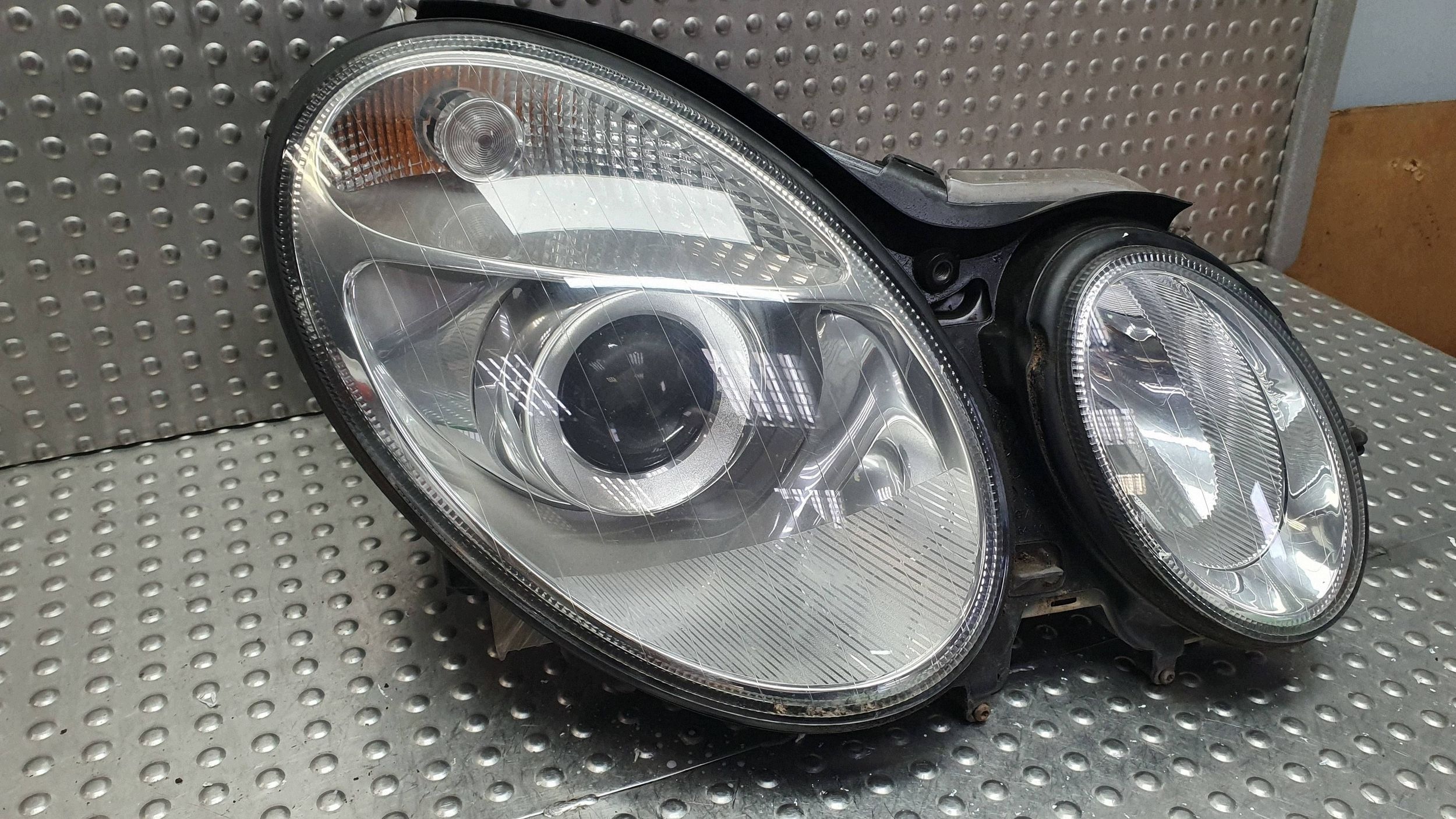 light REFLEKTOR right front MERCEDES W211 EUROPA