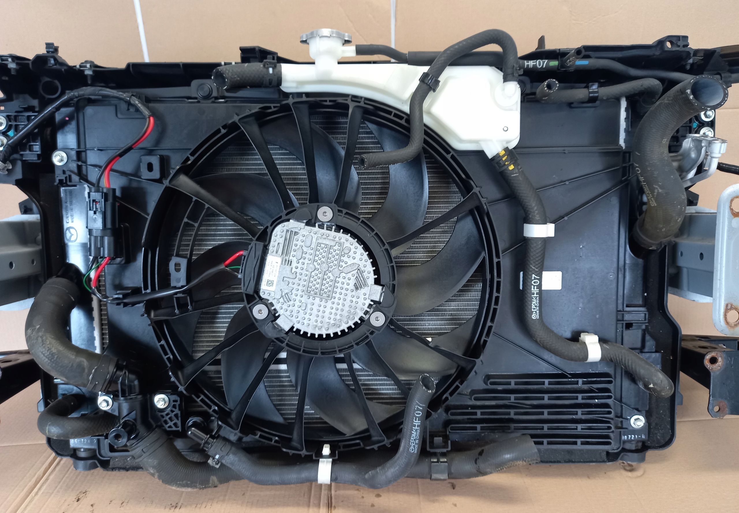 PAS PRZEDNI BELKI CHŁODNICE MAZDA 3 BP 2.0i HYBRID 2019- DEMONTAŻ Producent części Mazda OE